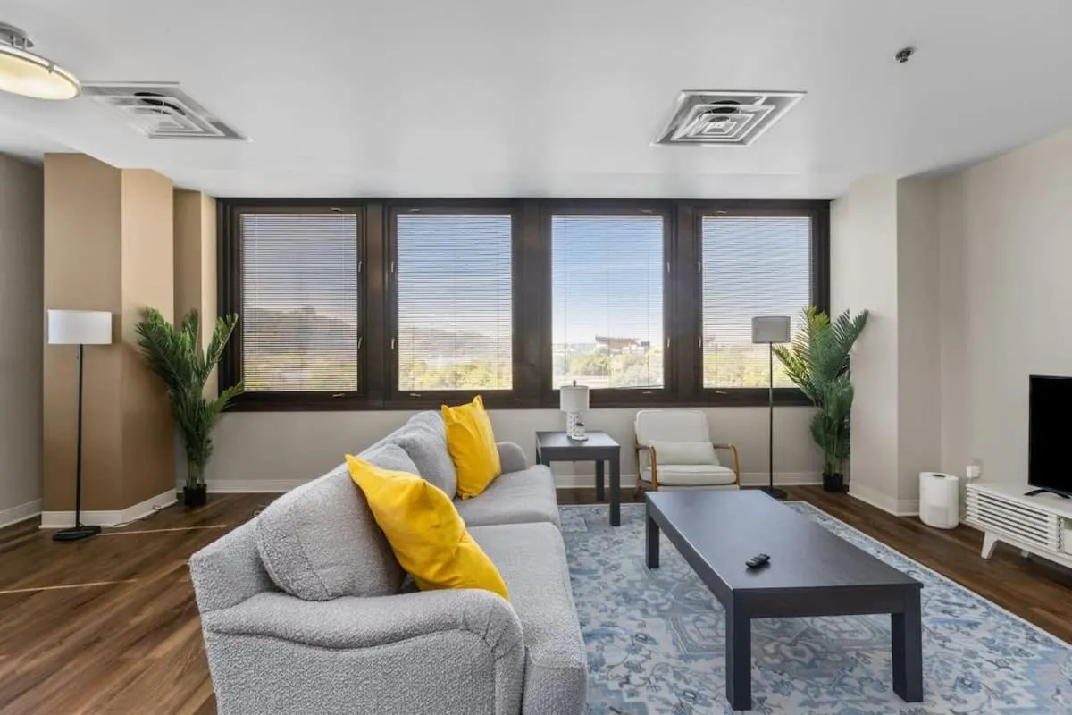 2BR Downtown Apartment with Gym & Deck
