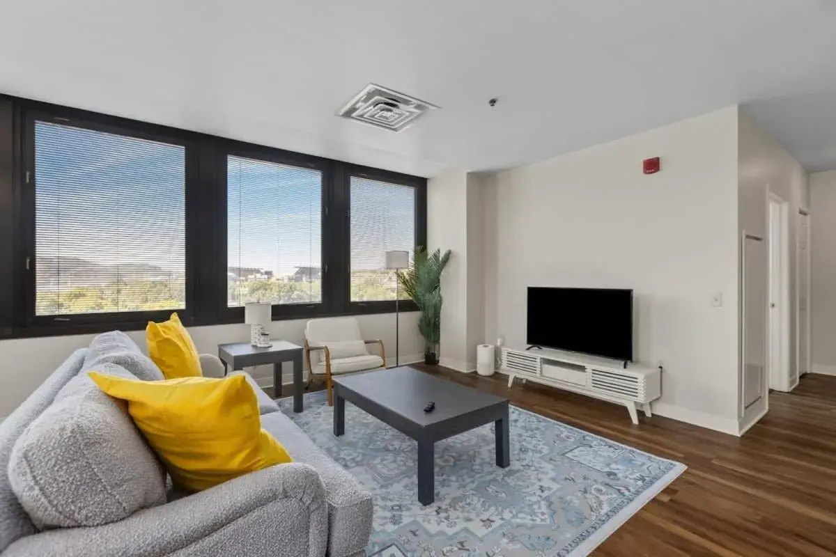 2BR Downtown Apartment with Gym & Deck 2BR Downtown Apartment with Gym & Deck