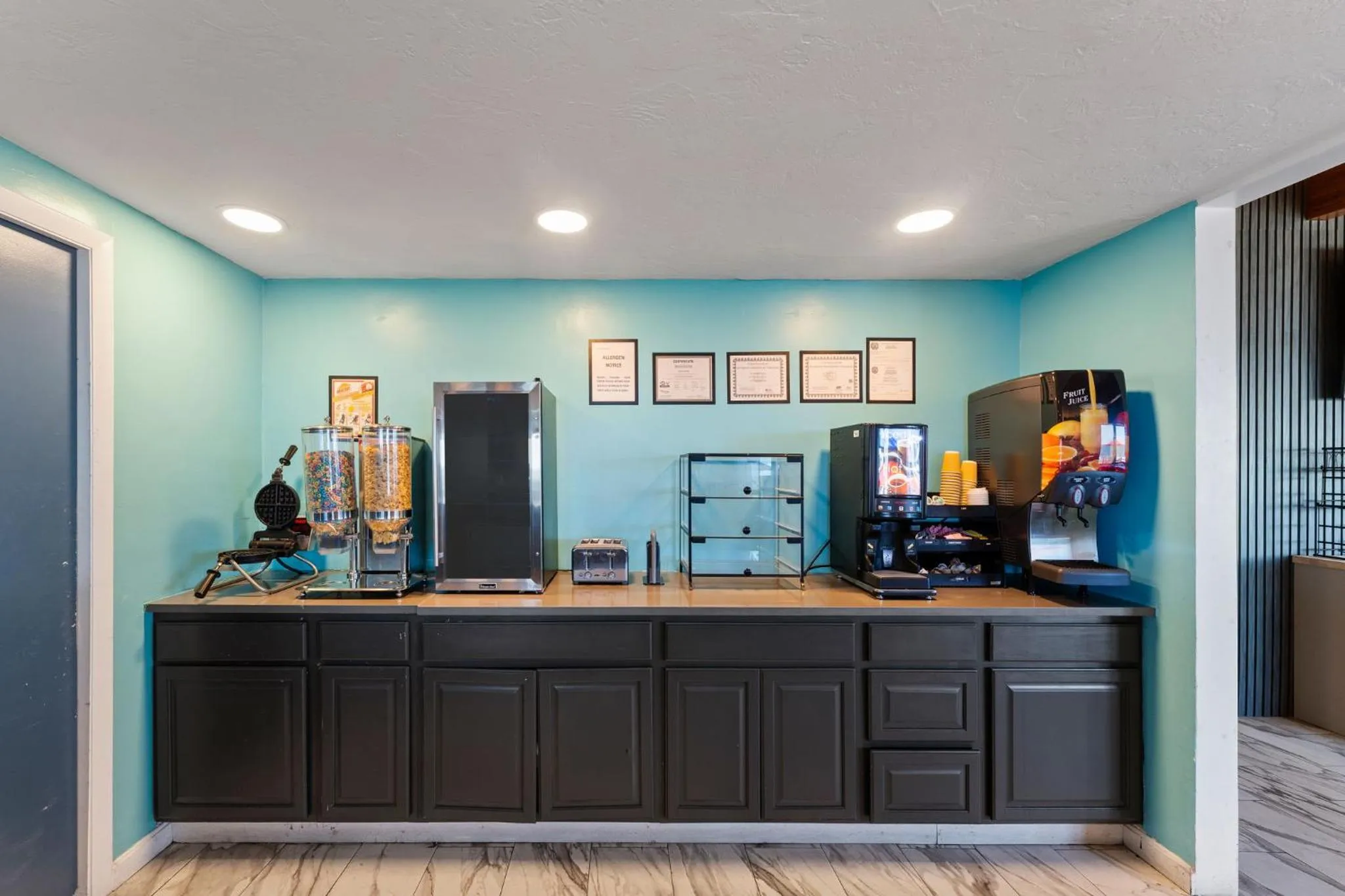 Coffee/tea facilities in Pilgrim Sands on Long Beach