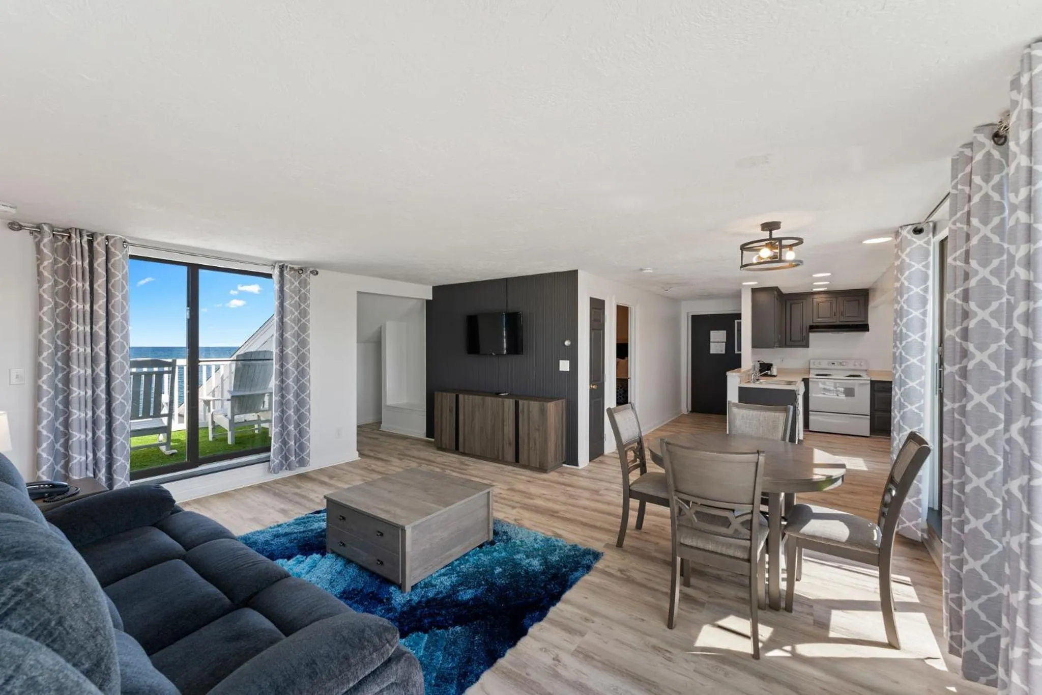 TV and multimedia in Pilgrim Sands on Long Beach