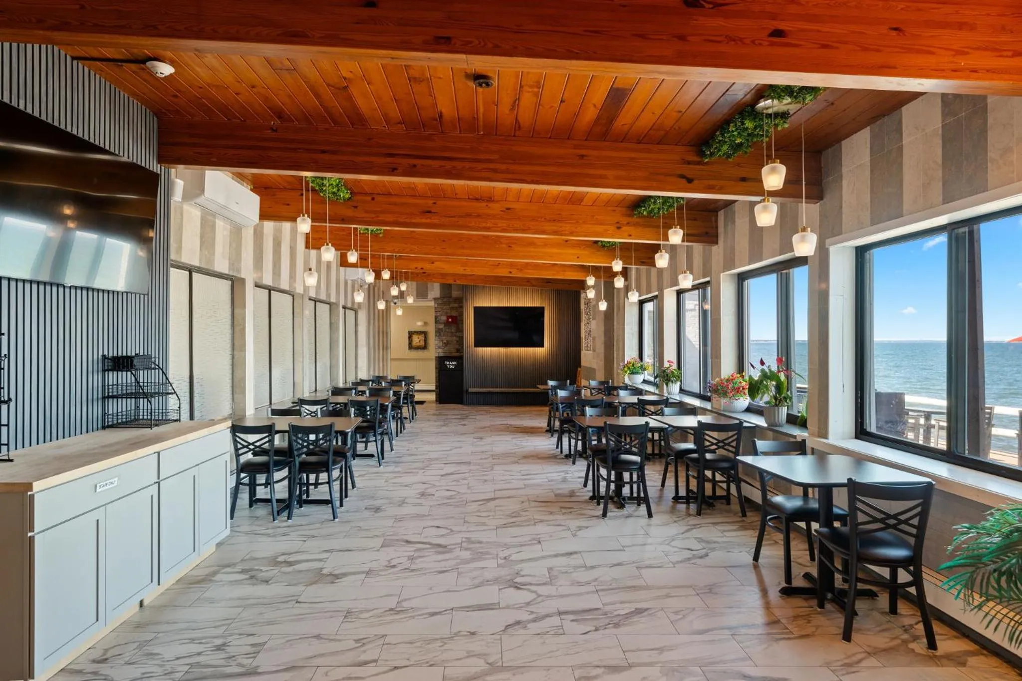 Restaurant/places to eat in Pilgrim Sands on Long Beach