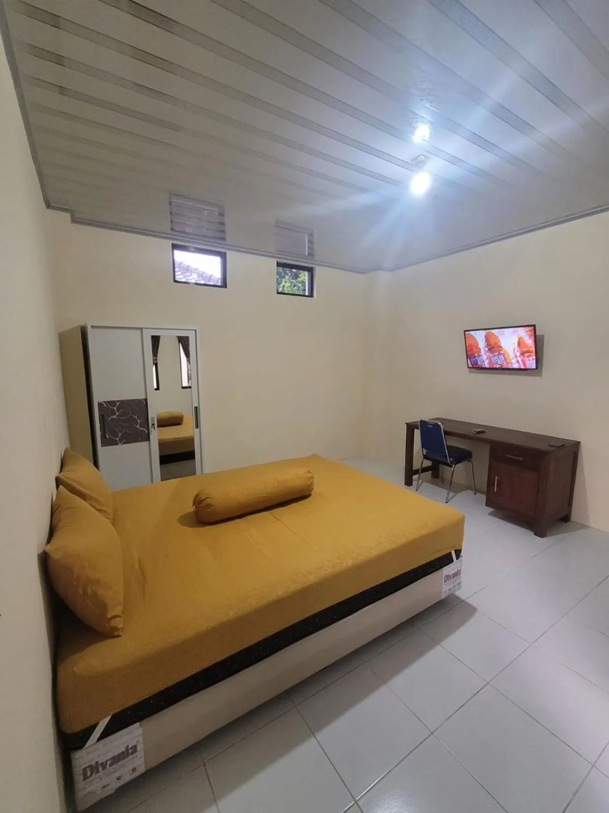 Bed in Solo Nadamax City Guest House Syariah