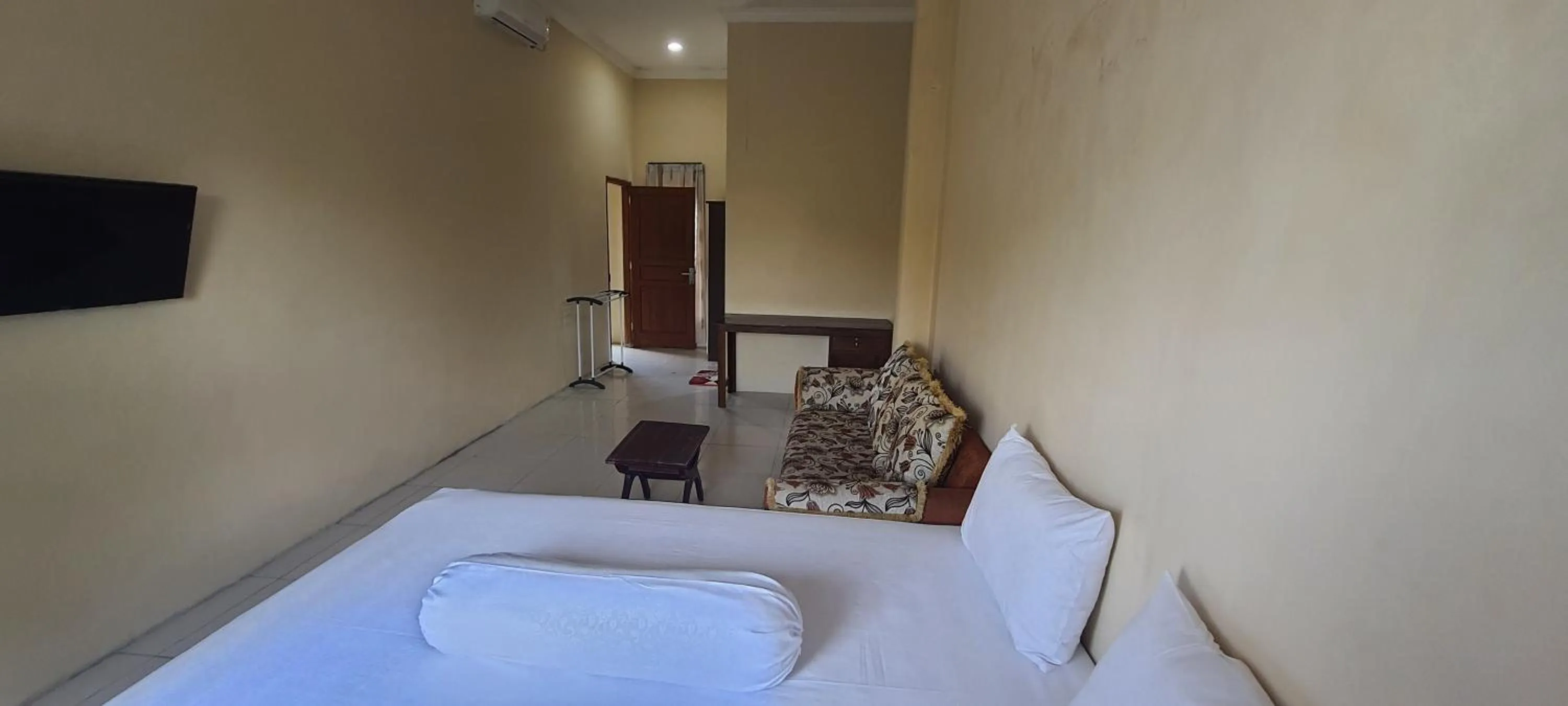 TV and multimedia, Bed in Solo Nadamax City Guest House Syariah