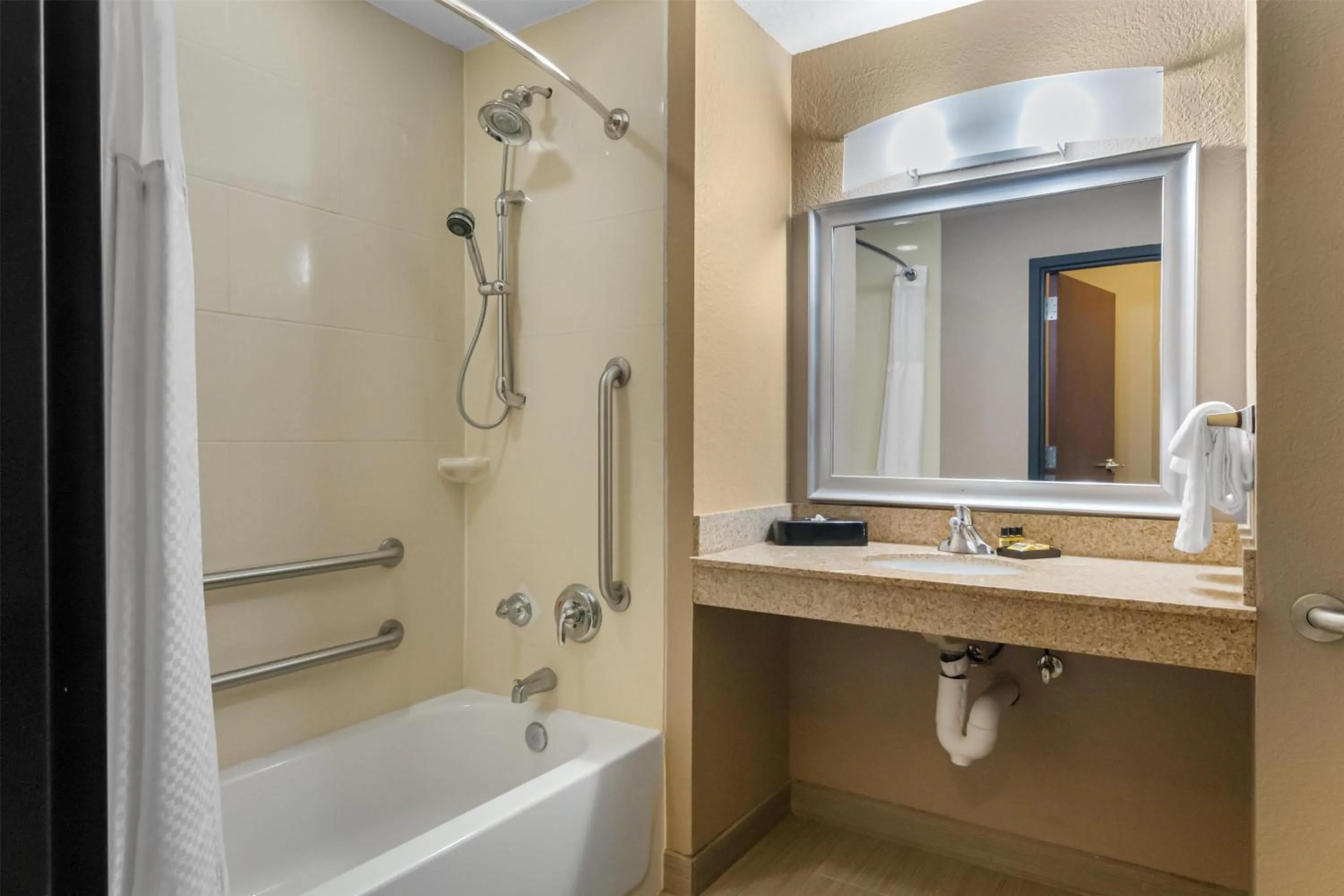 Bathroom in Best Western Plus Hiawatha Hotel