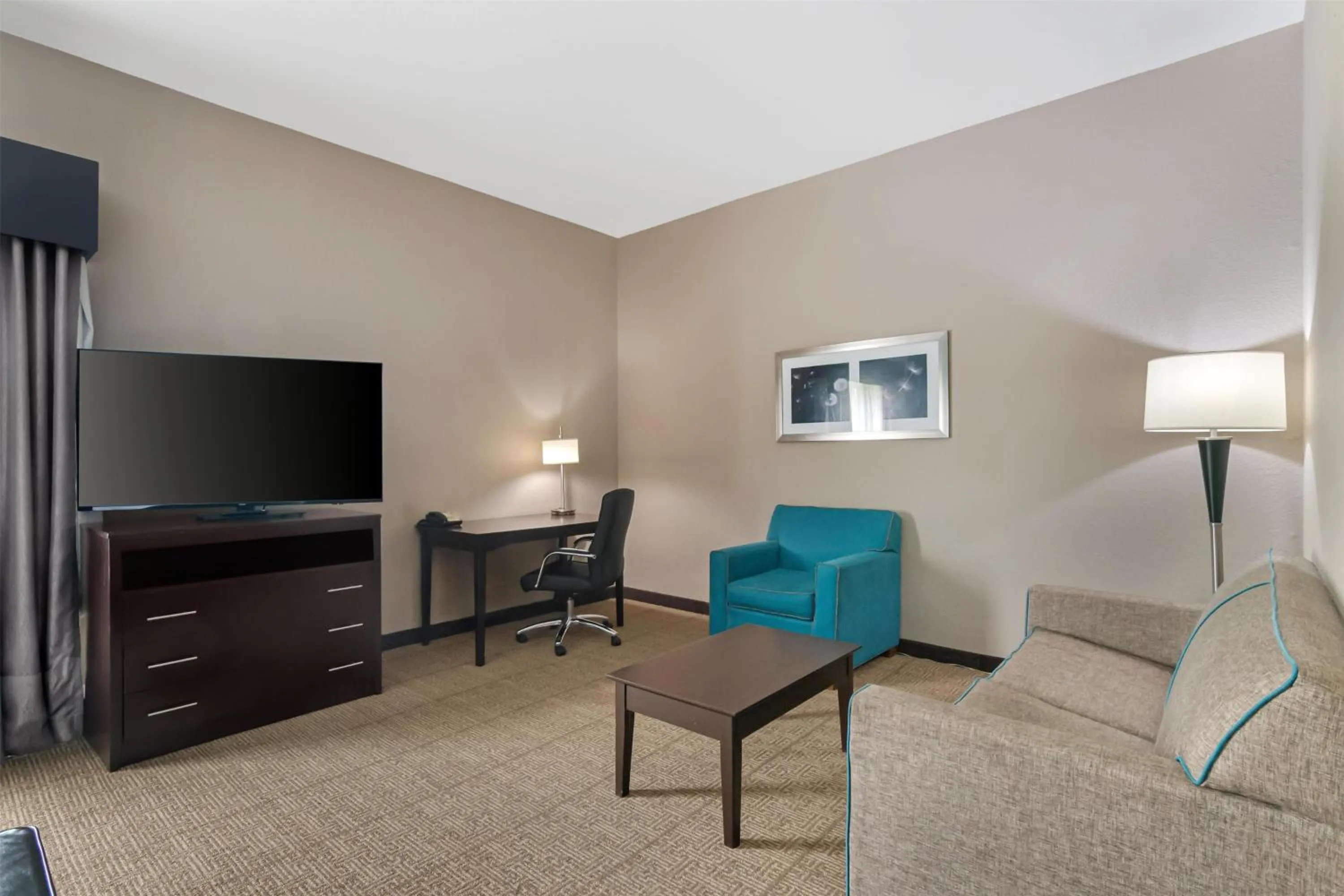 Photo of the whole room in Best Western Plus Hiawatha Hotel