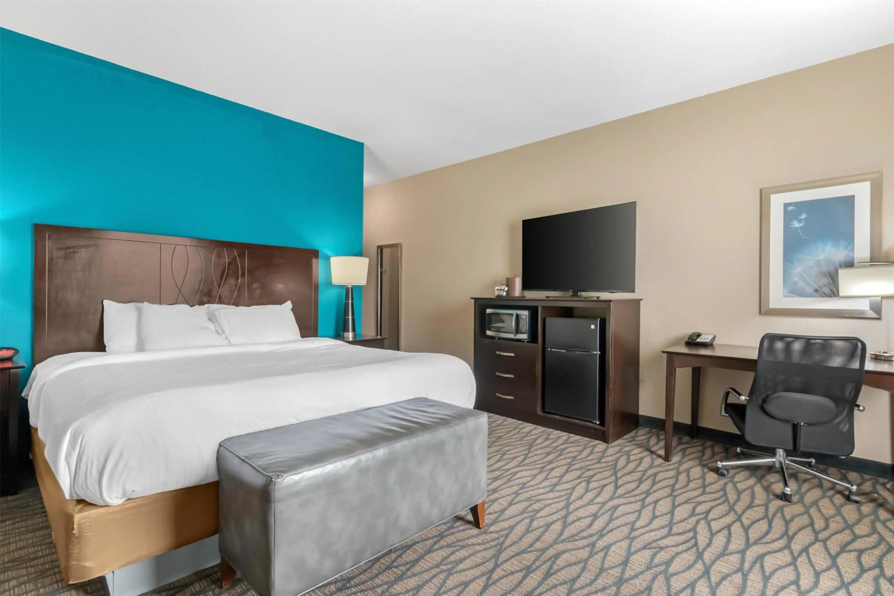 Bedroom, Bed in Best Western Plus Hiawatha Hotel