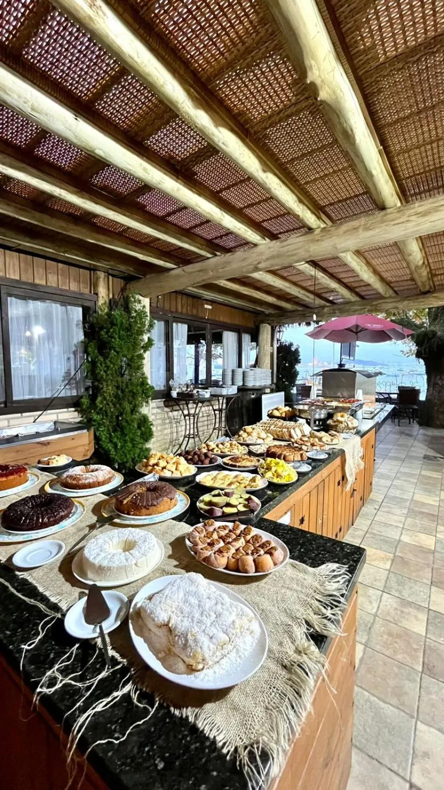 Buffet breakfast in Hotel Pé na Areia