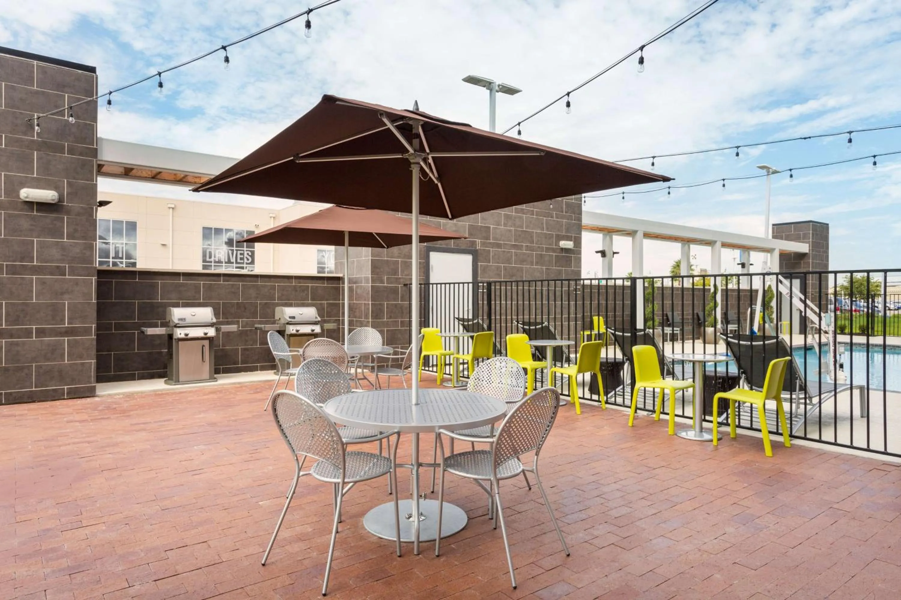 Dining area in Home2 Suites by Hilton Houston Katy