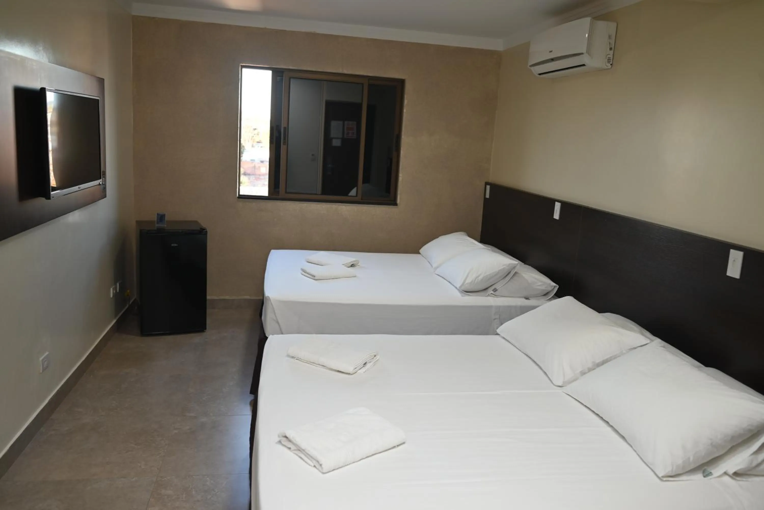 air conditioner, Bed in Master Gold Hotel Express