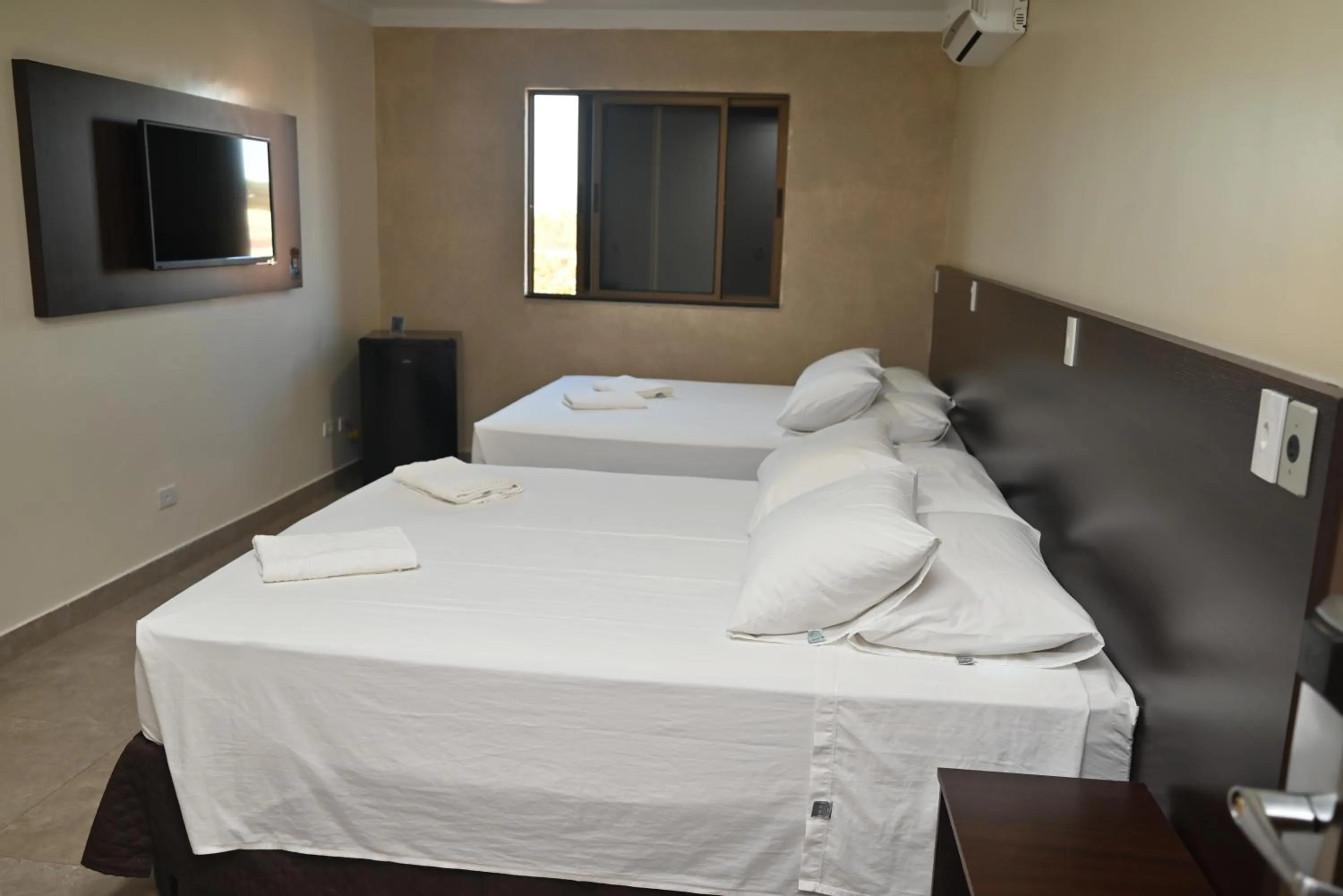 TV and multimedia, Bed in Master Gold Hotel Express