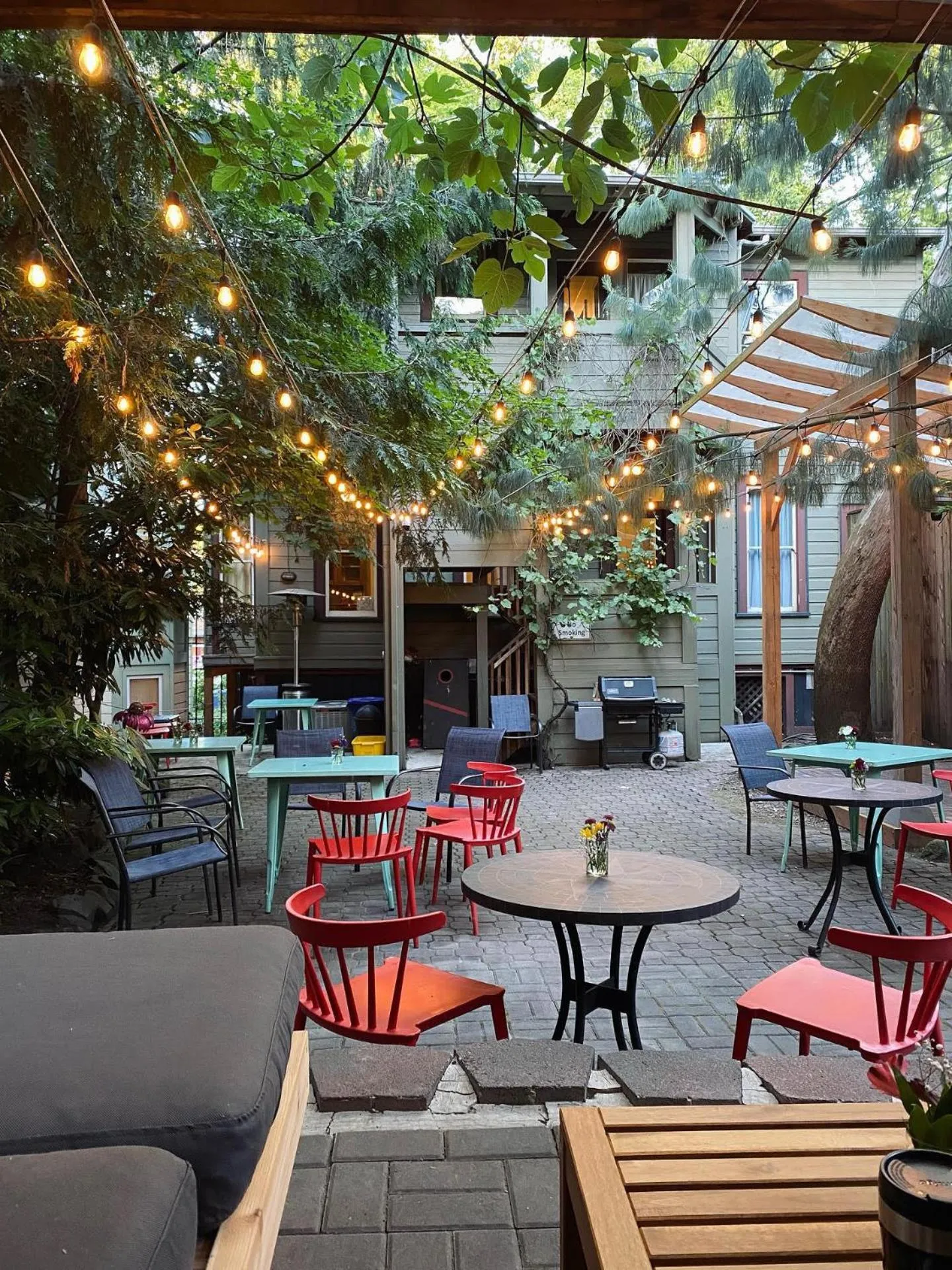 BBQ facilities in Northwest Portland Hostel