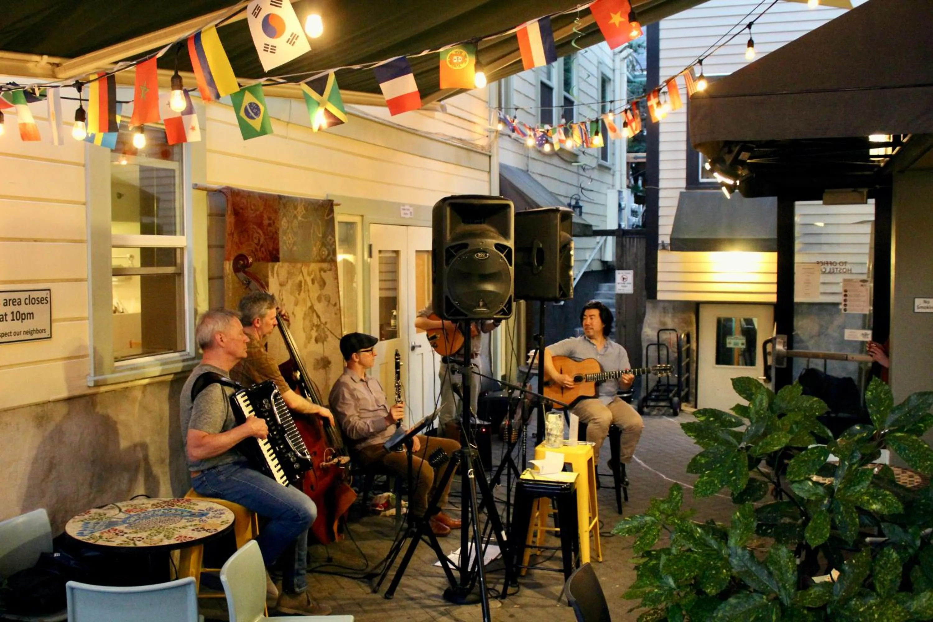 Restaurant/places to eat in Northwest Portland Hostel