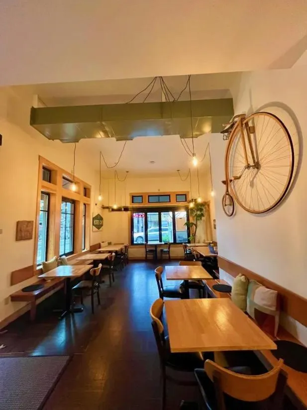 Restaurant/places to eat in Northwest Portland Hostel