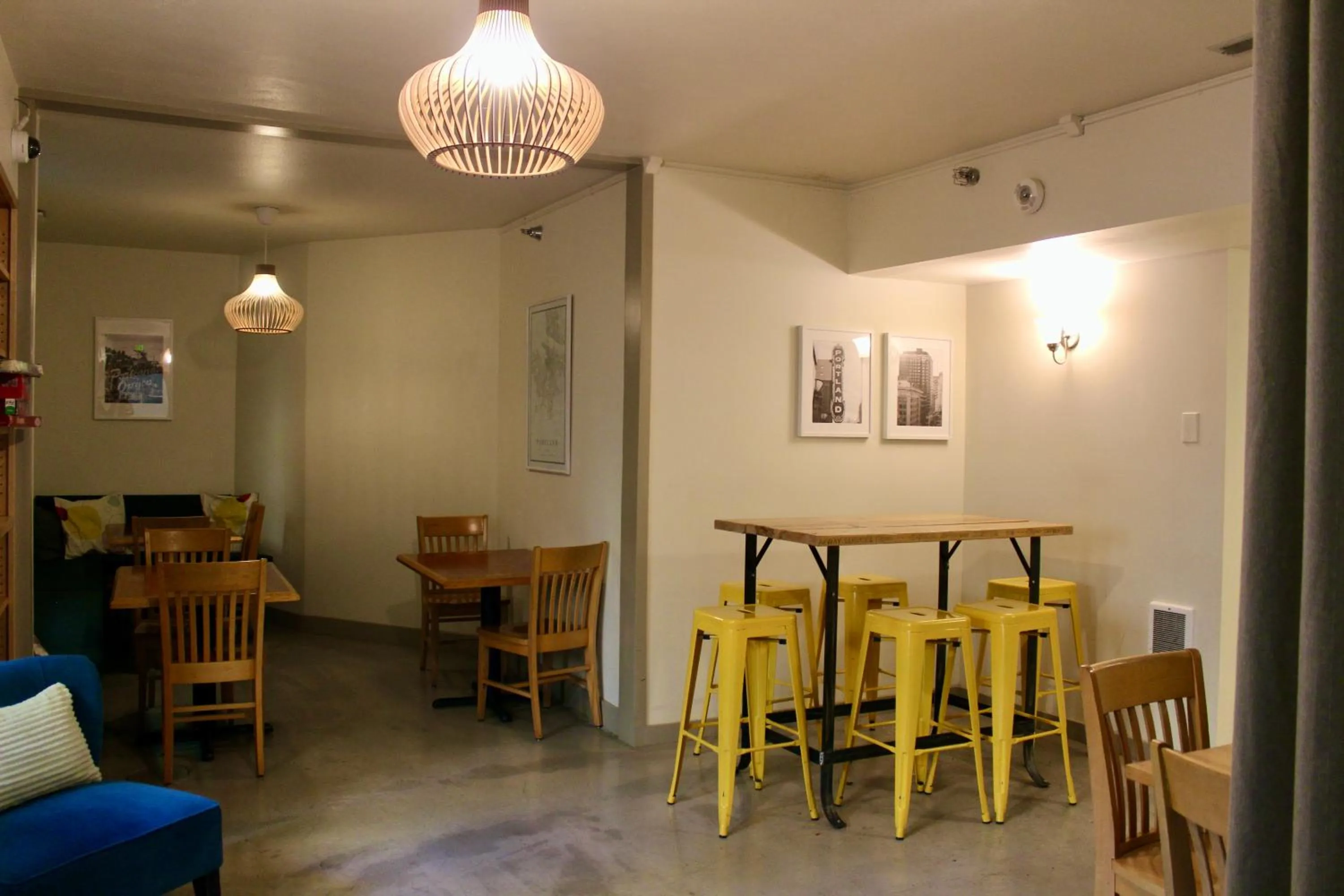 Kitchen or kitchenette in Northwest Portland Hostel