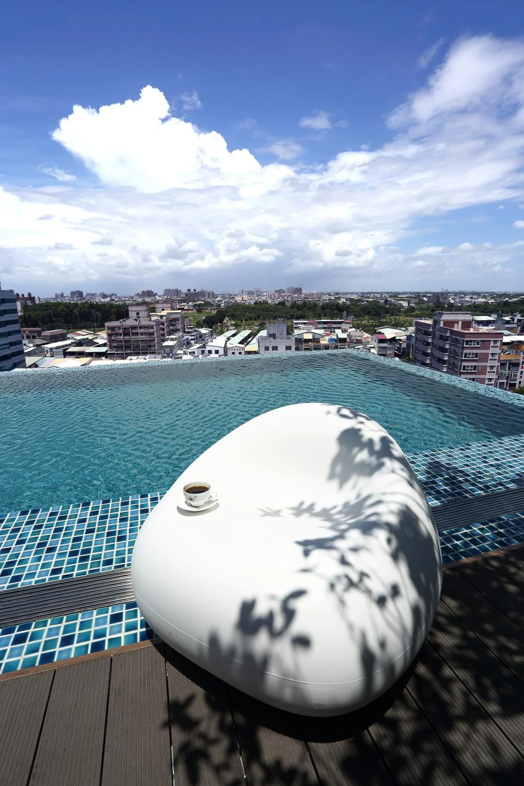 Swimming pool in Hotel Day Plus Teascape