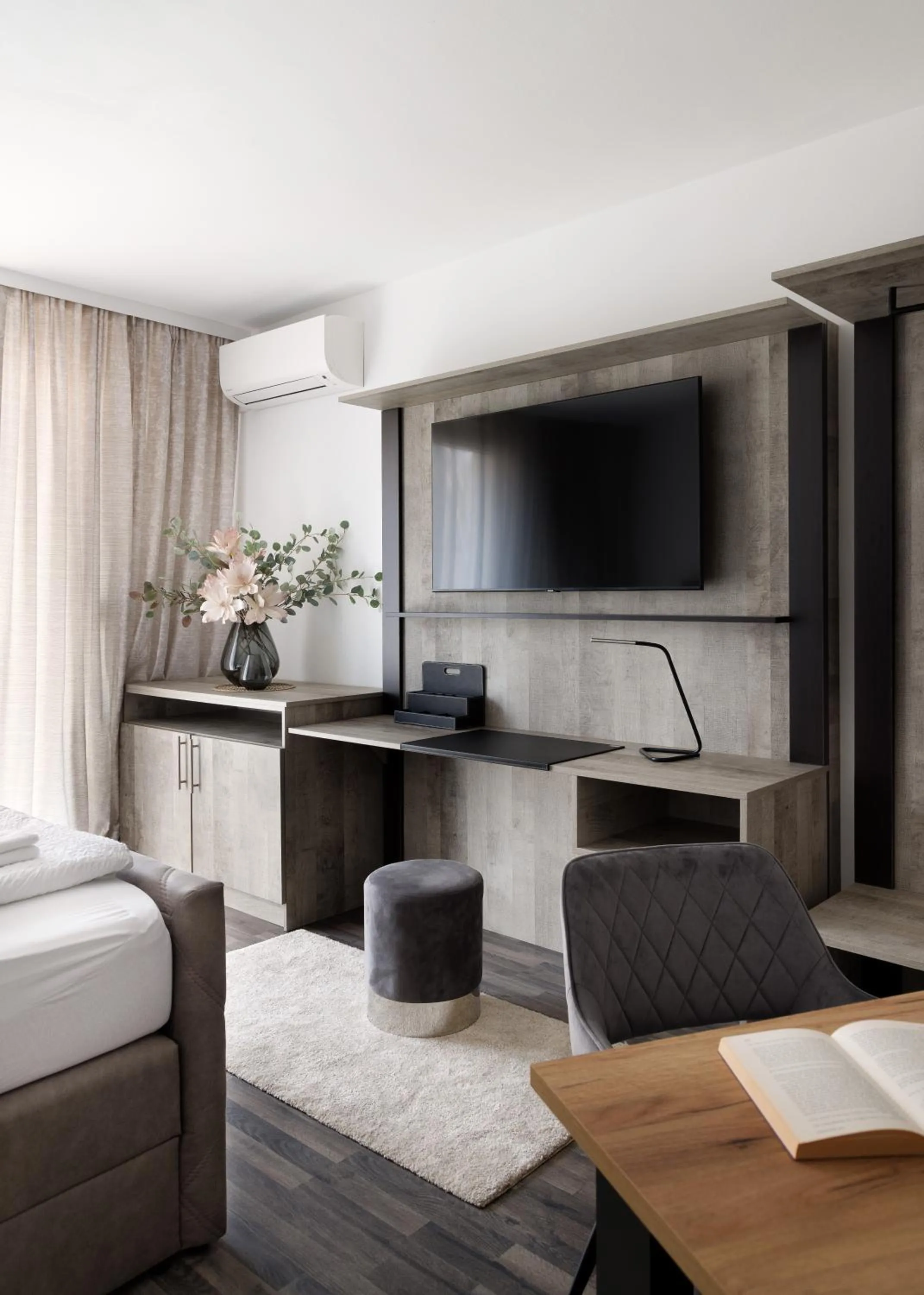 TV and multimedia, Bed in NEU! Apartment mit Klimaanlage, nahe Hauptbahnhof
