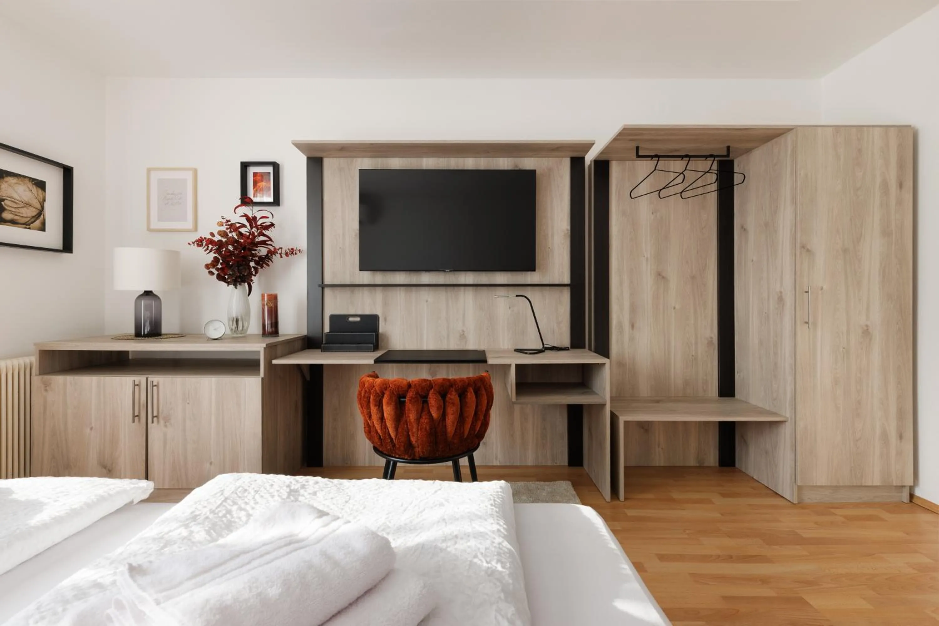 TV and multimedia, Bed in NEU! Apartment mit Klimaanlage, nahe Hauptbahnhof