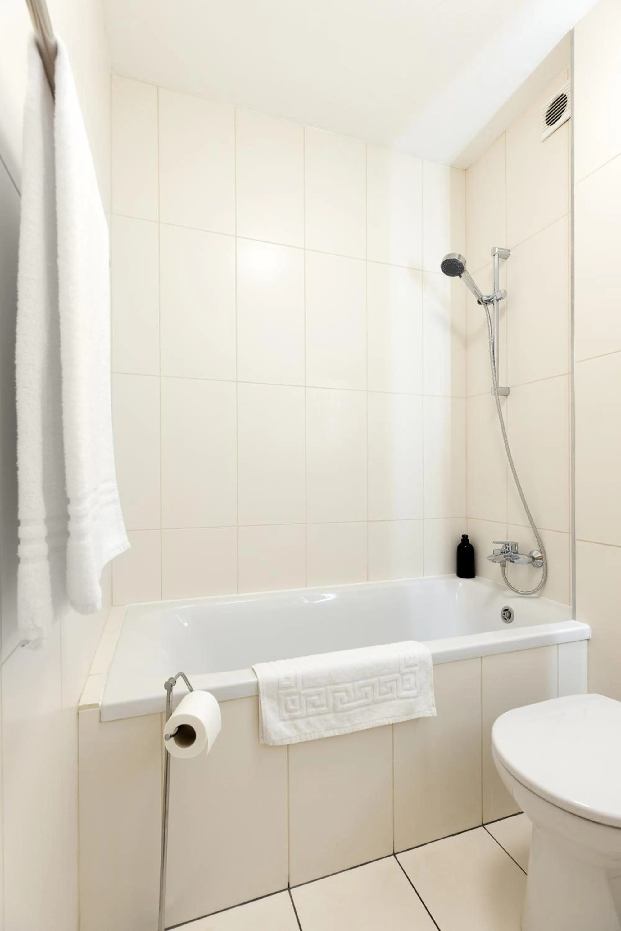 Toilet in NEU! Apartment mit Klimaanlage, nahe Hauptbahnhof
