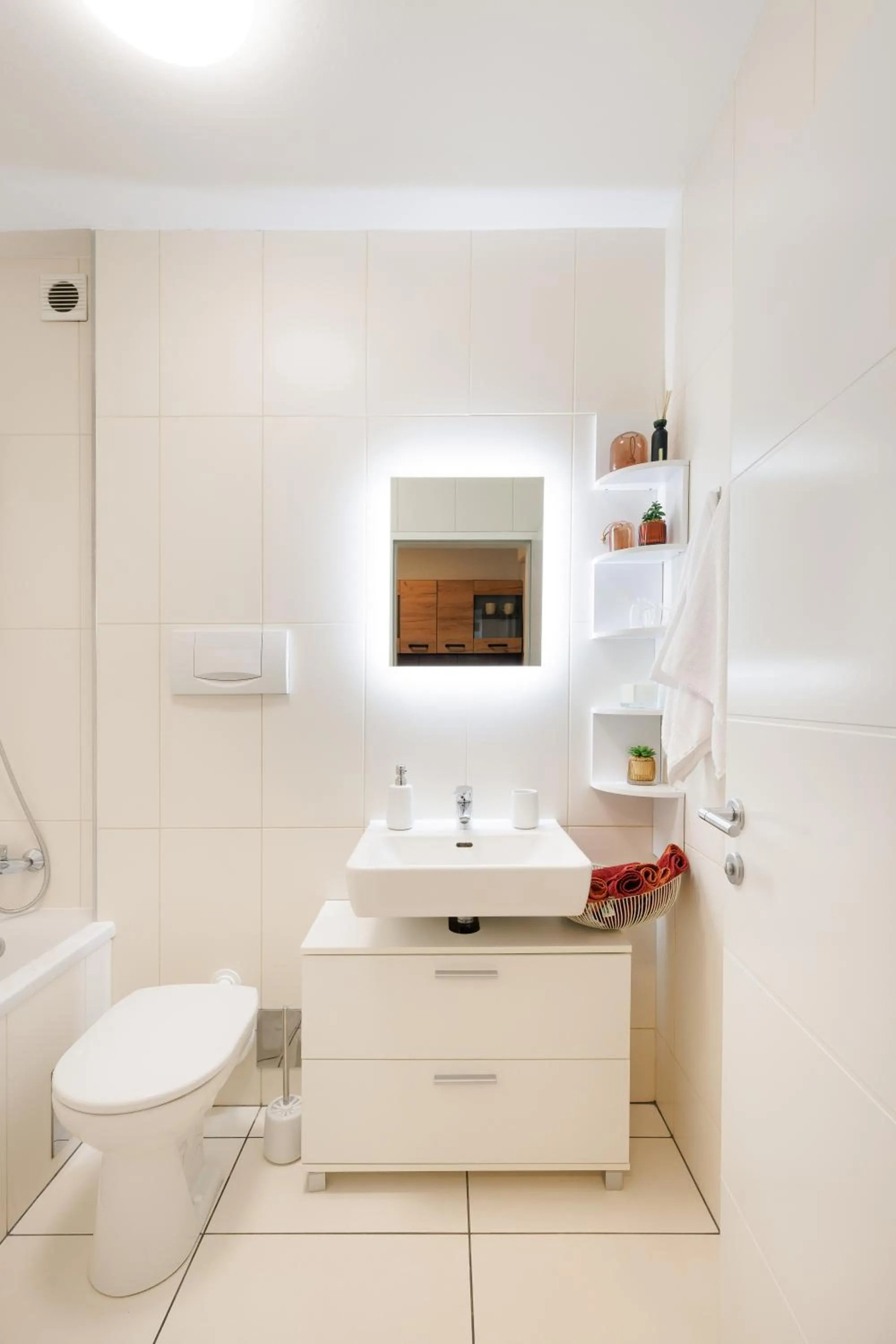 Toilet in NEU! Apartment mit Klimaanlage, nahe Hauptbahnhof