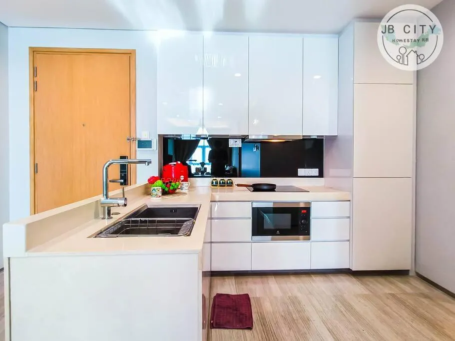 Kitchen or kitchenette in Pine Tree Suites by RR JBcity