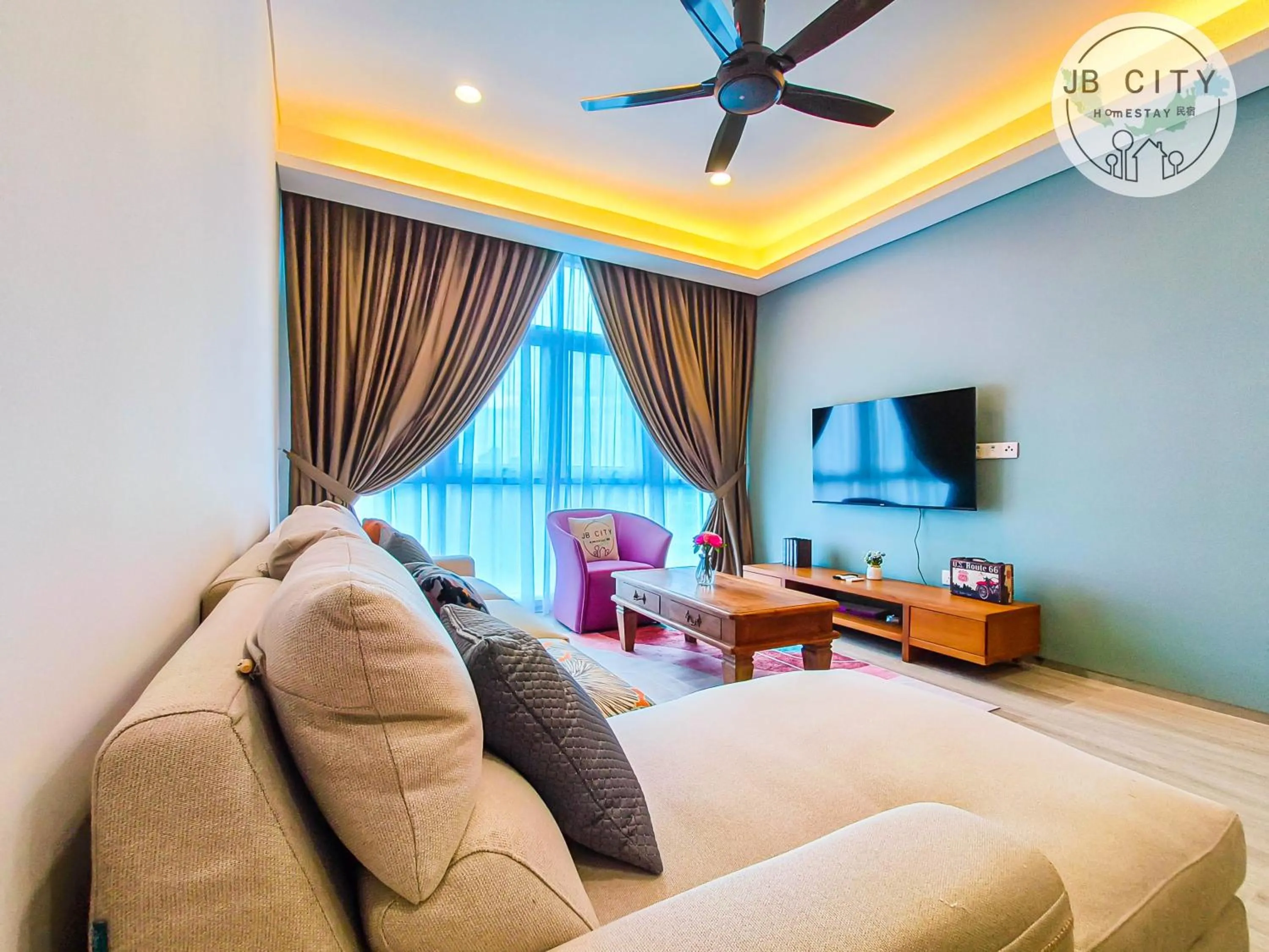 TV and multimedia, Bed in Pine Tree Suites by RR JBcity