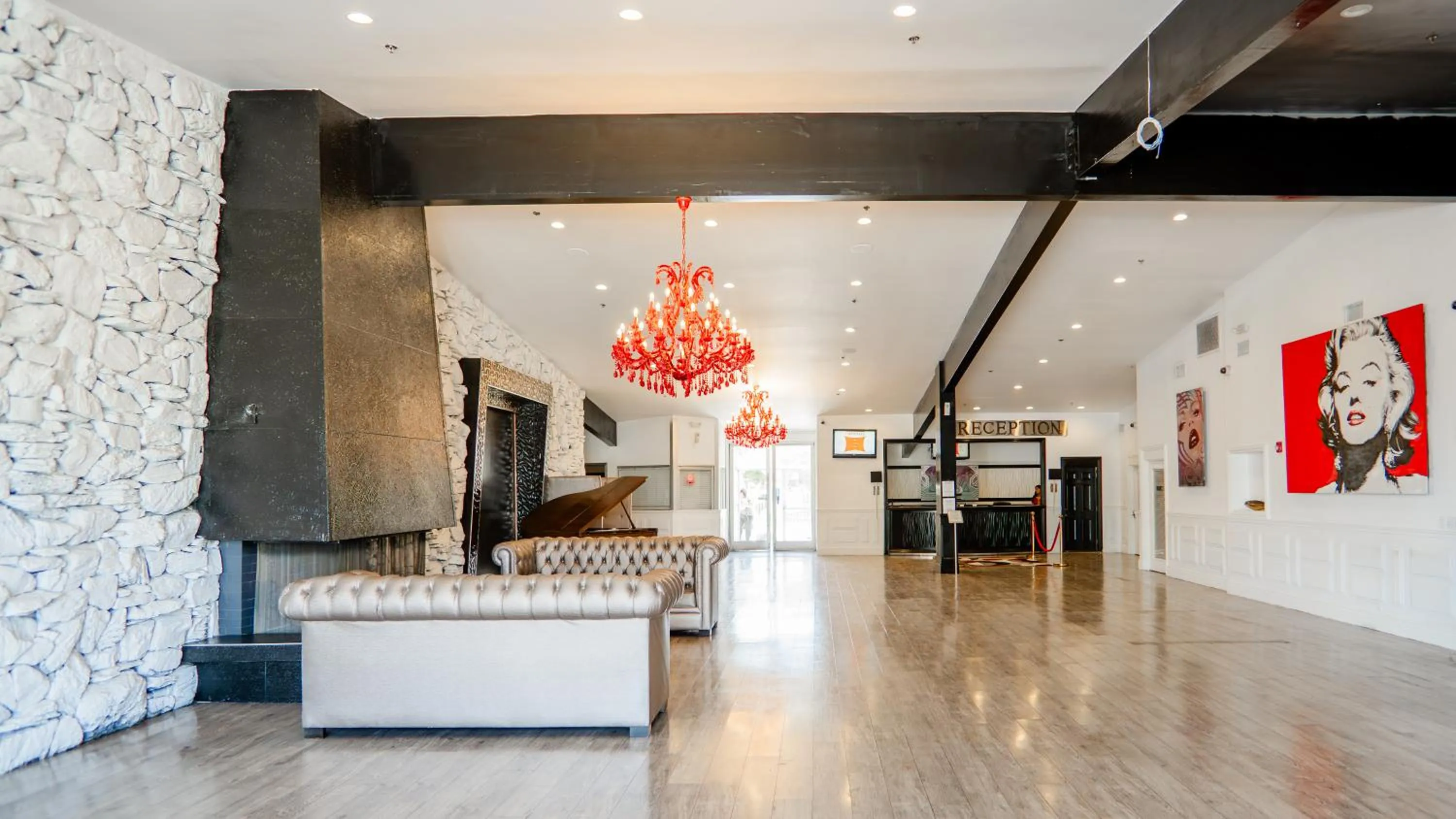 Lobby or reception in Motel 6 Victorville, CA - Civic Center - Route 66