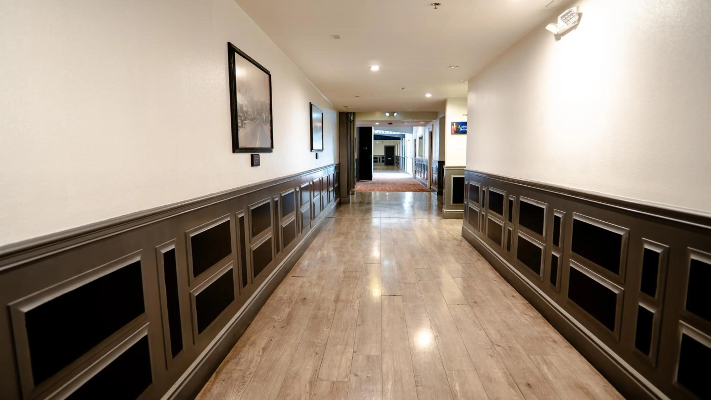 Lobby or reception in Motel 6 Victorville, CA - Civic Center - Route 66