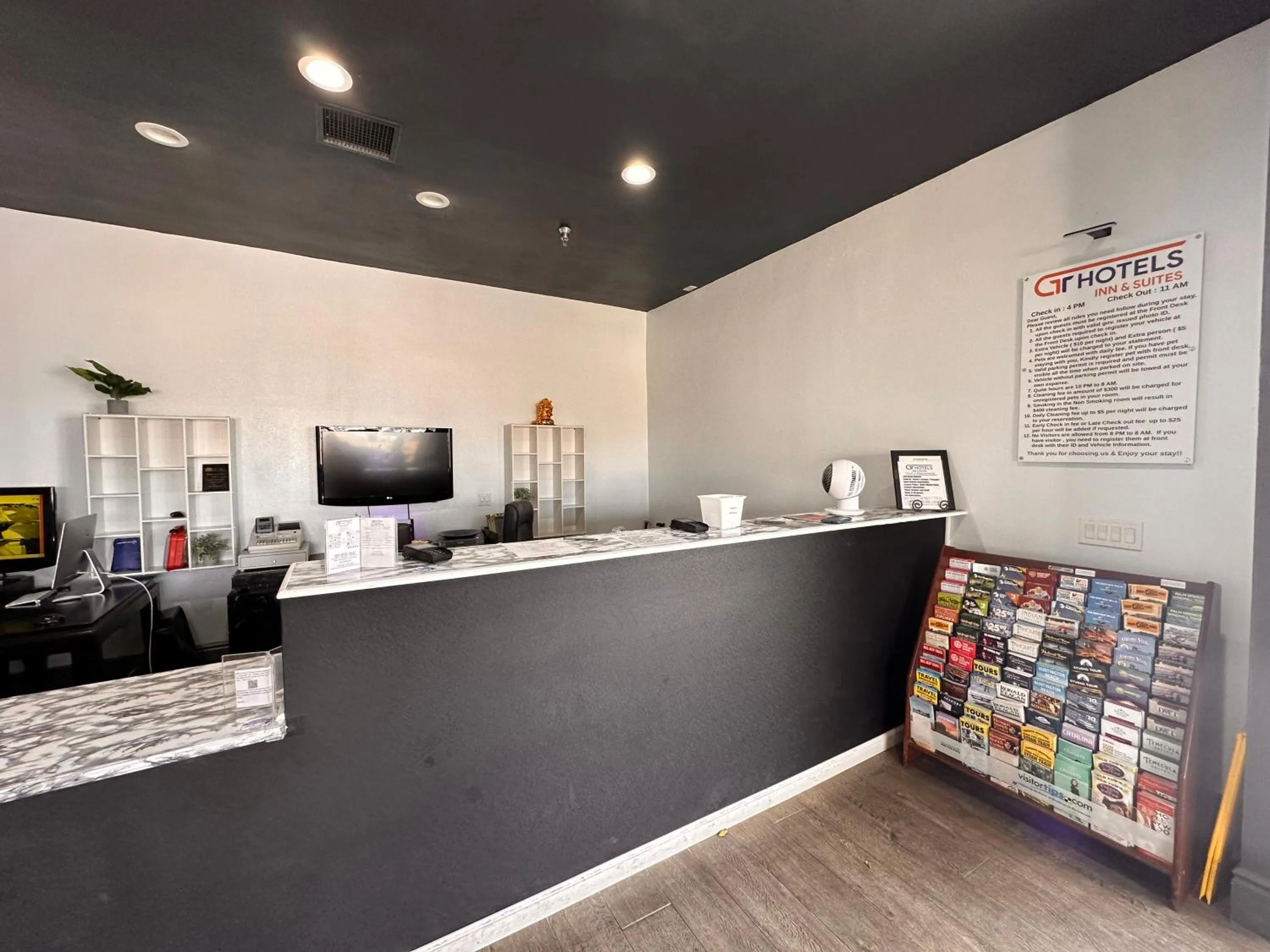 Lobby or reception in Motel 6 Victorville, CA - Civic Center - Route 66