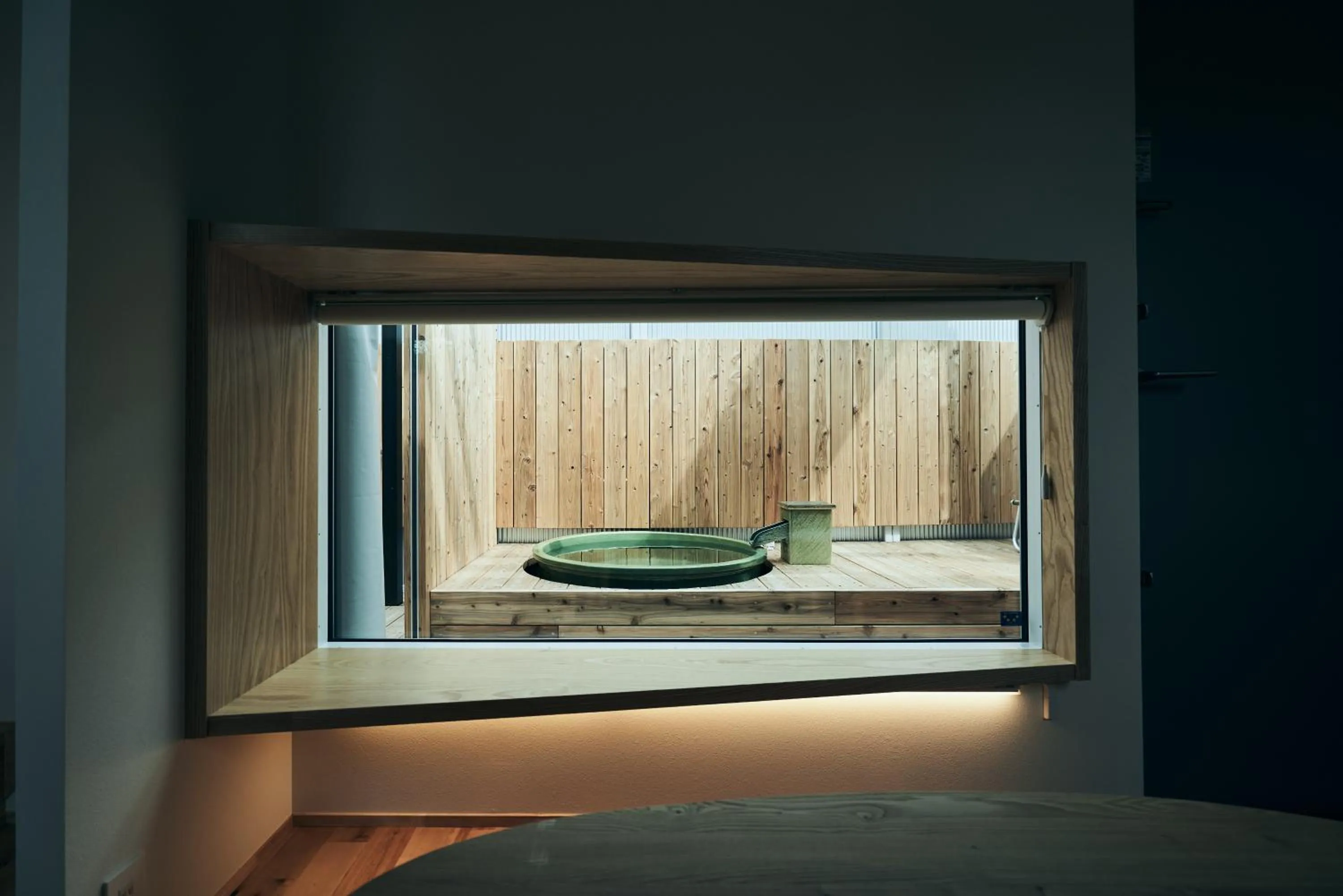 Hot Tub, Bed in BLANC FUJI