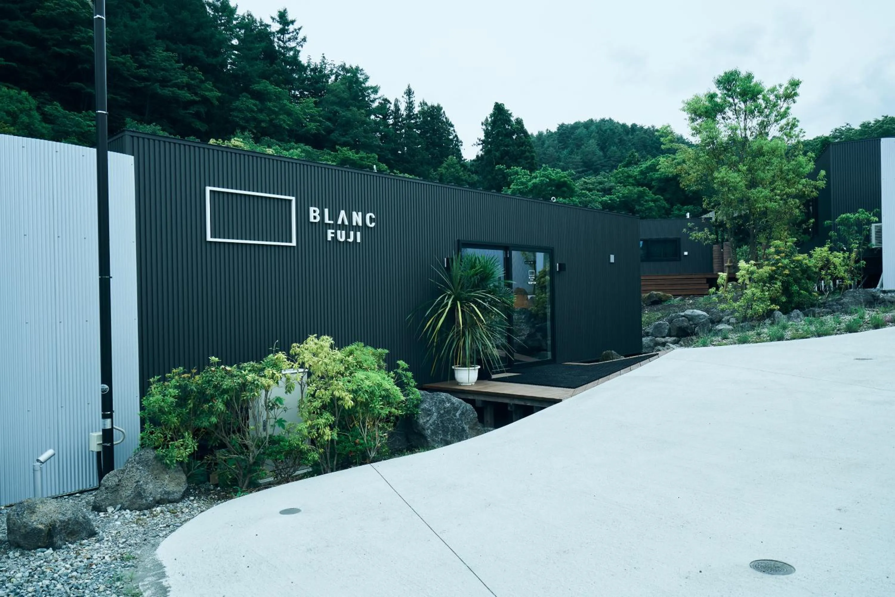 Property building in BLANC FUJI