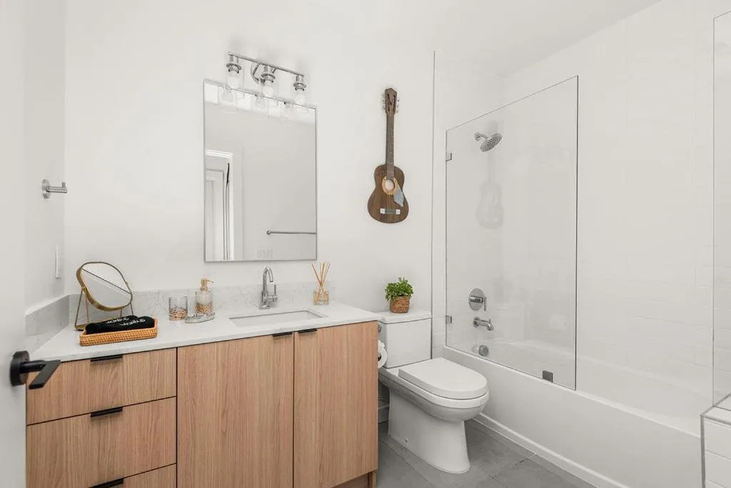 Shower in Hyve