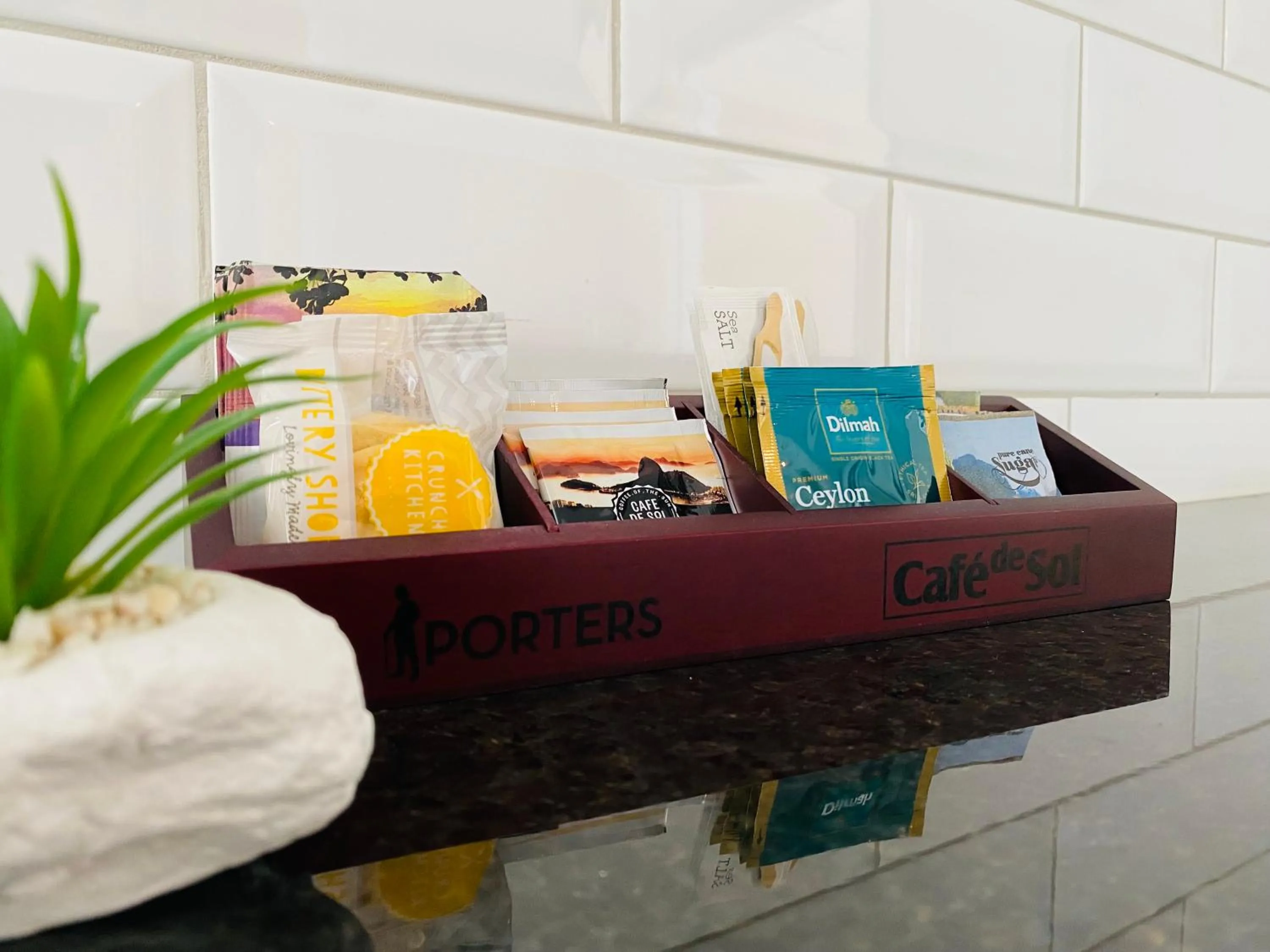 Coffee/tea facilities in Norton Motel