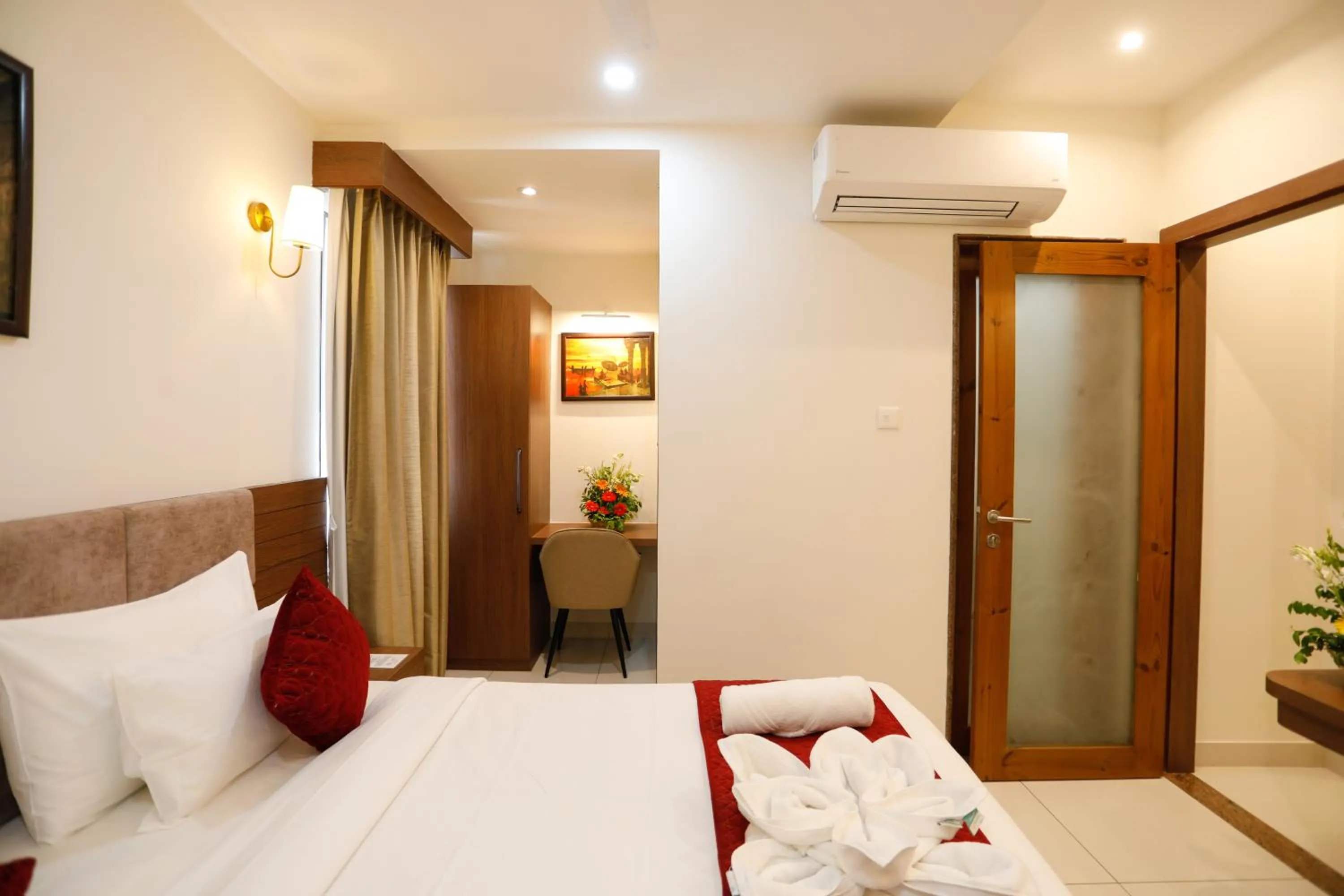 Bedroom, Bed in Hotel Dolphin International