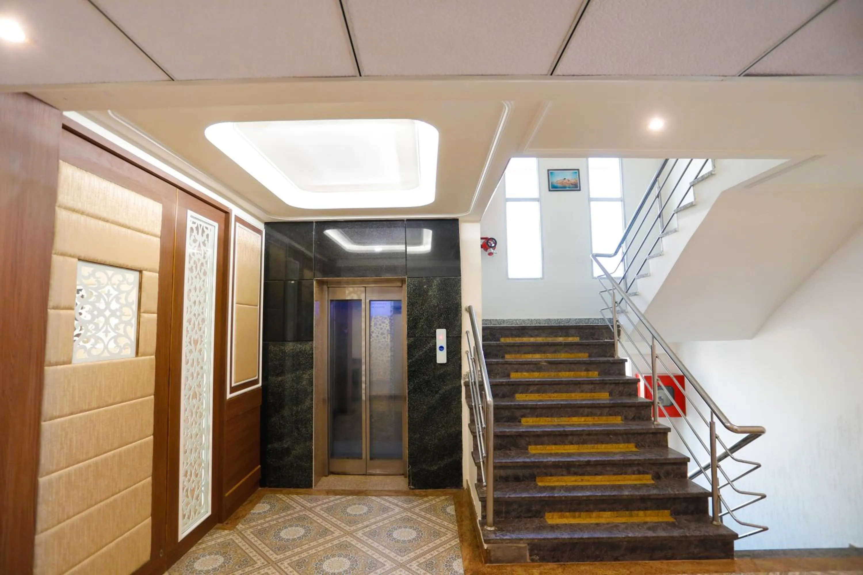 elevator in Hotel Dolphin International