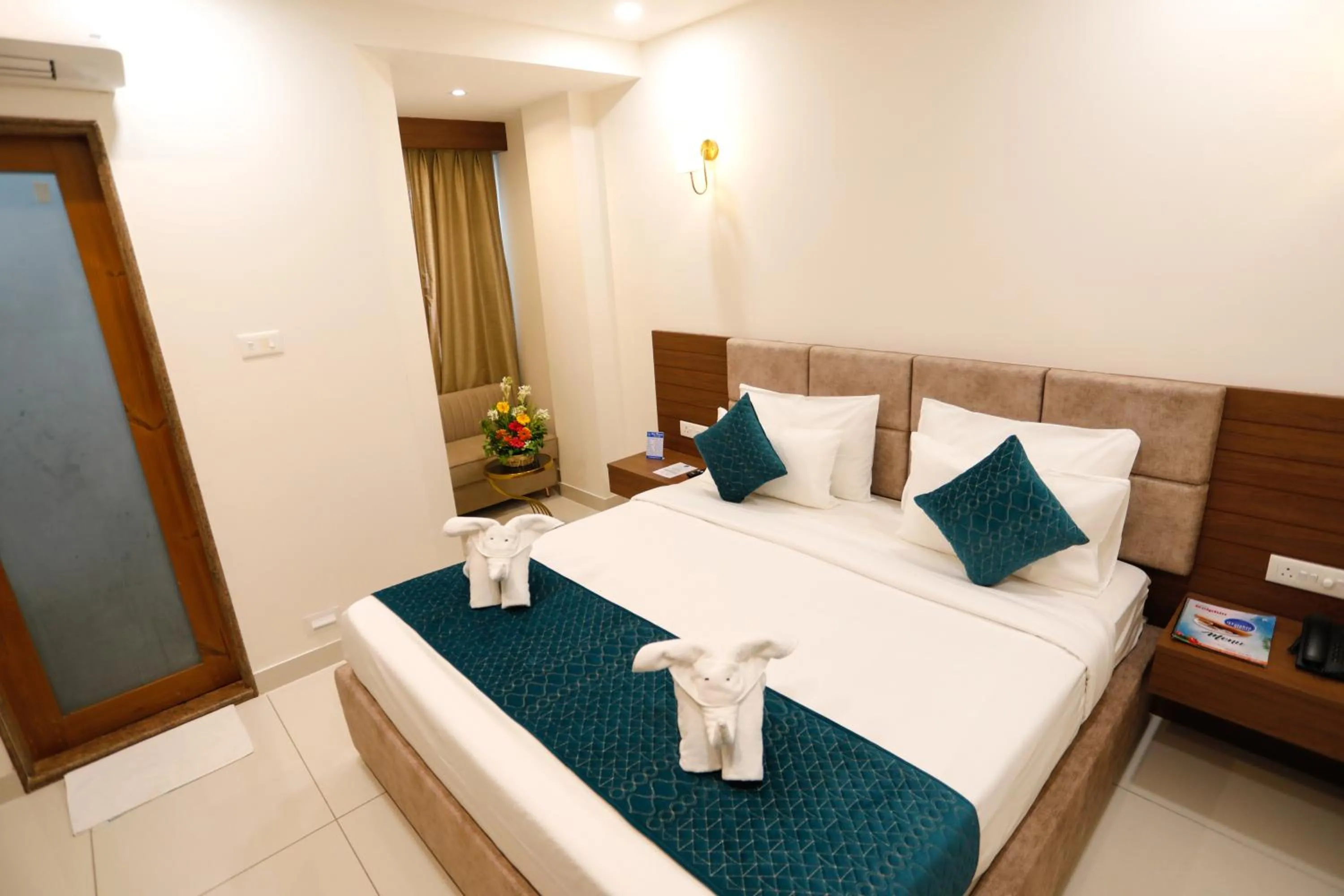 Bedroom, Bed in Hotel Dolphin International