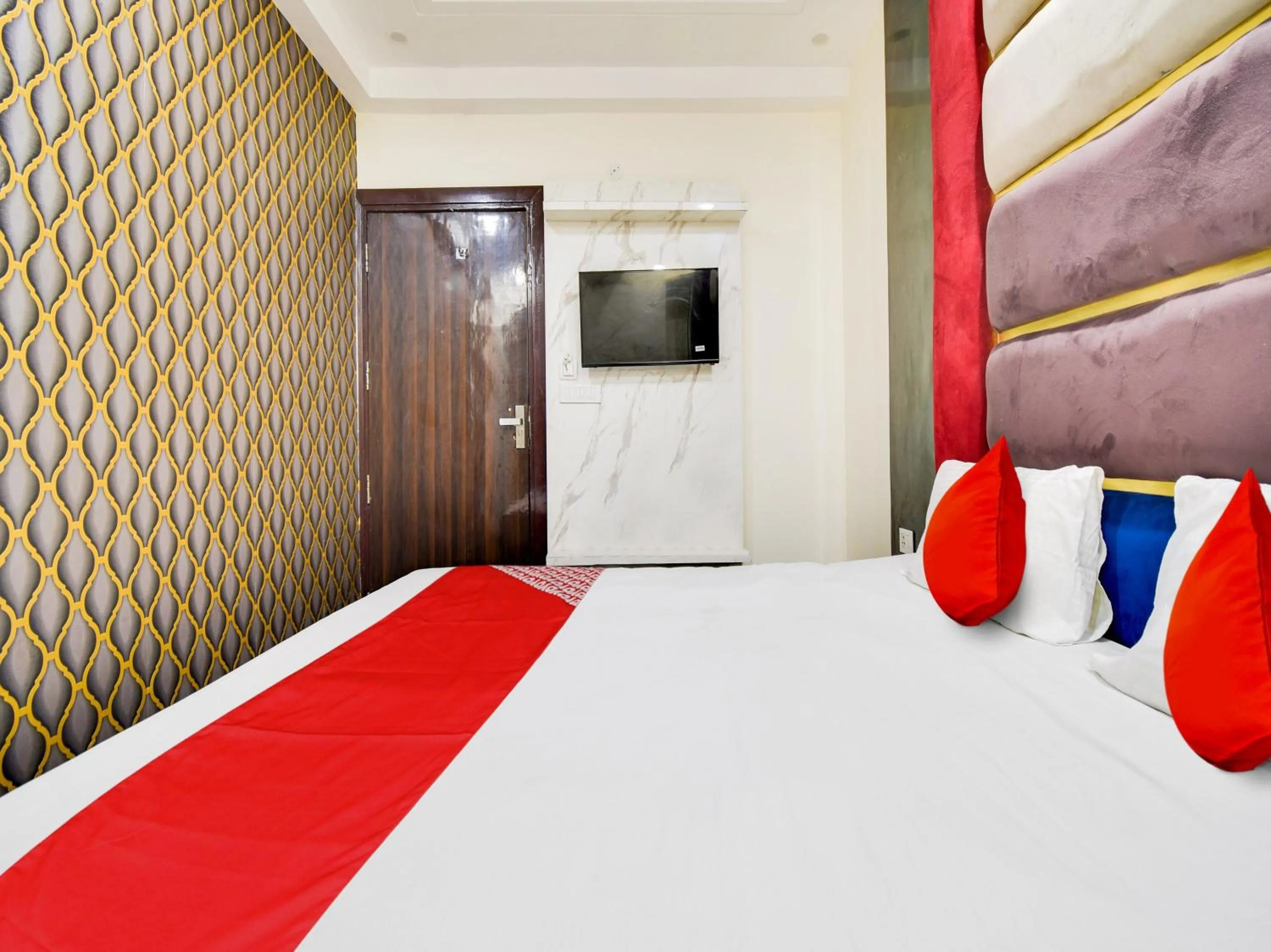 Facade/entrance in Hotel O Double RR