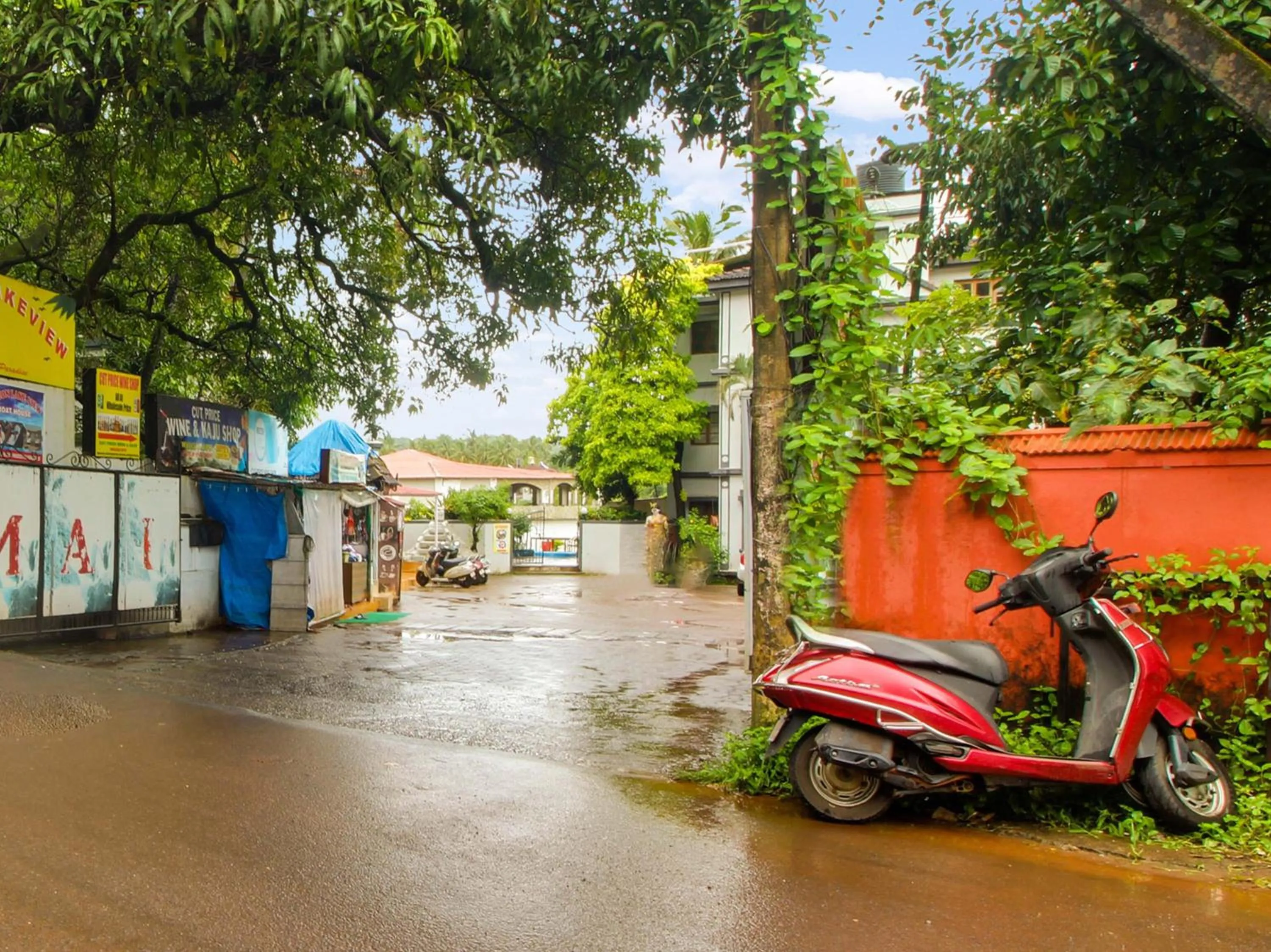 Facade/entrance in Collection O Maizons Lakeview Resort