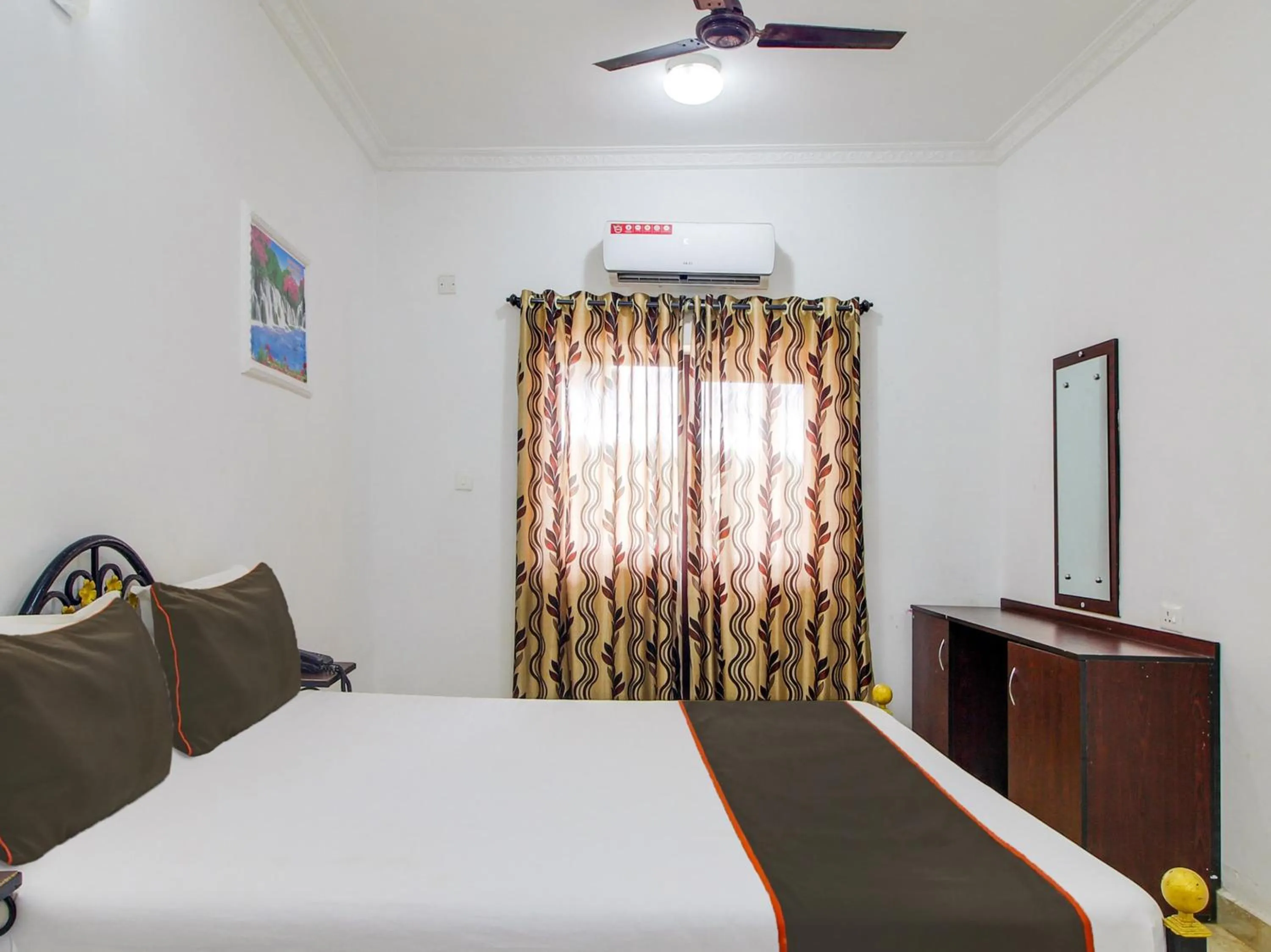 Bedroom in Collection O Maizons Lakeview Resort