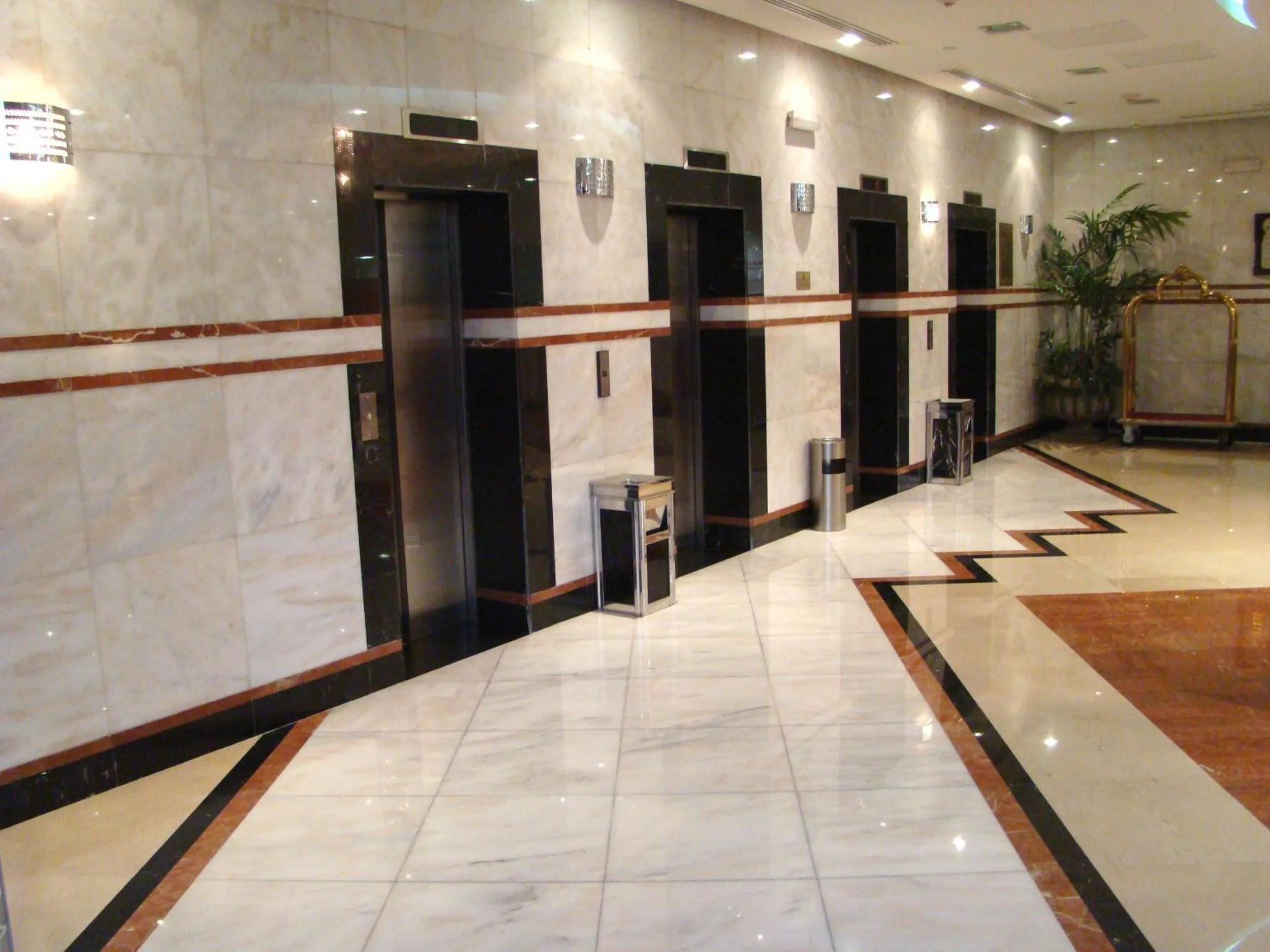 Lobby or reception in Manazel Alaswaf Hotel