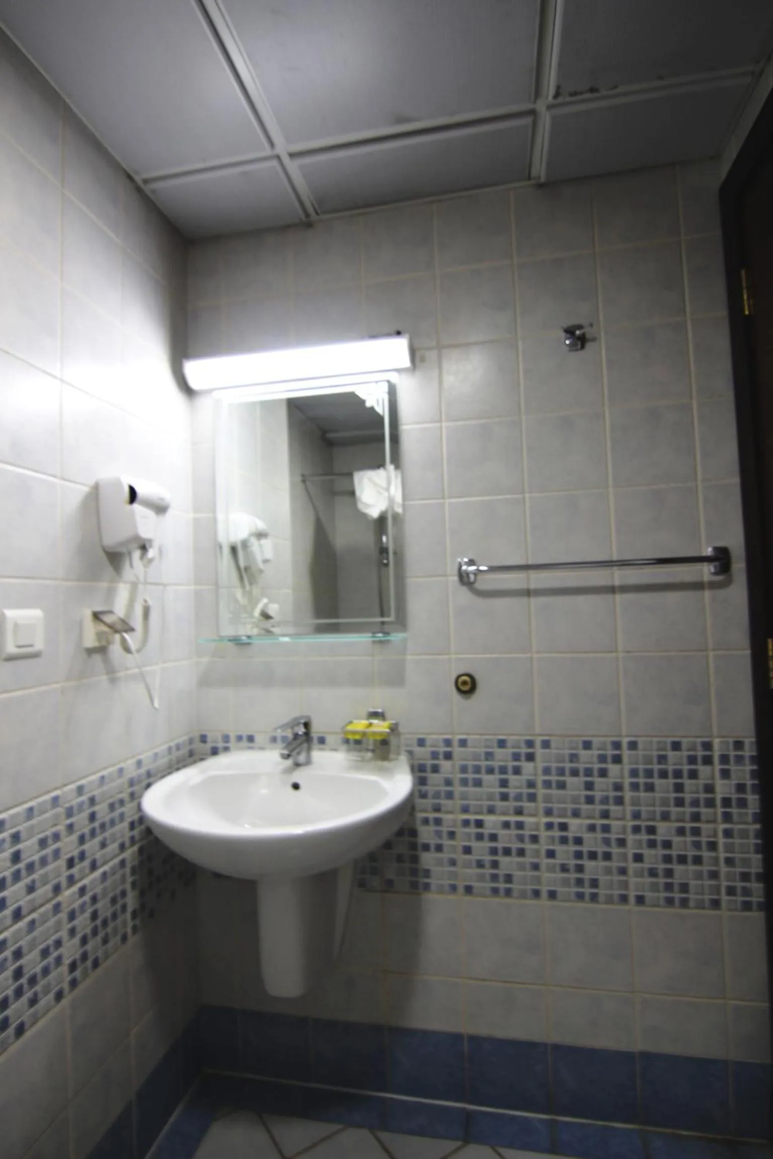 Bathroom in Manazel Alaswaf Hotel