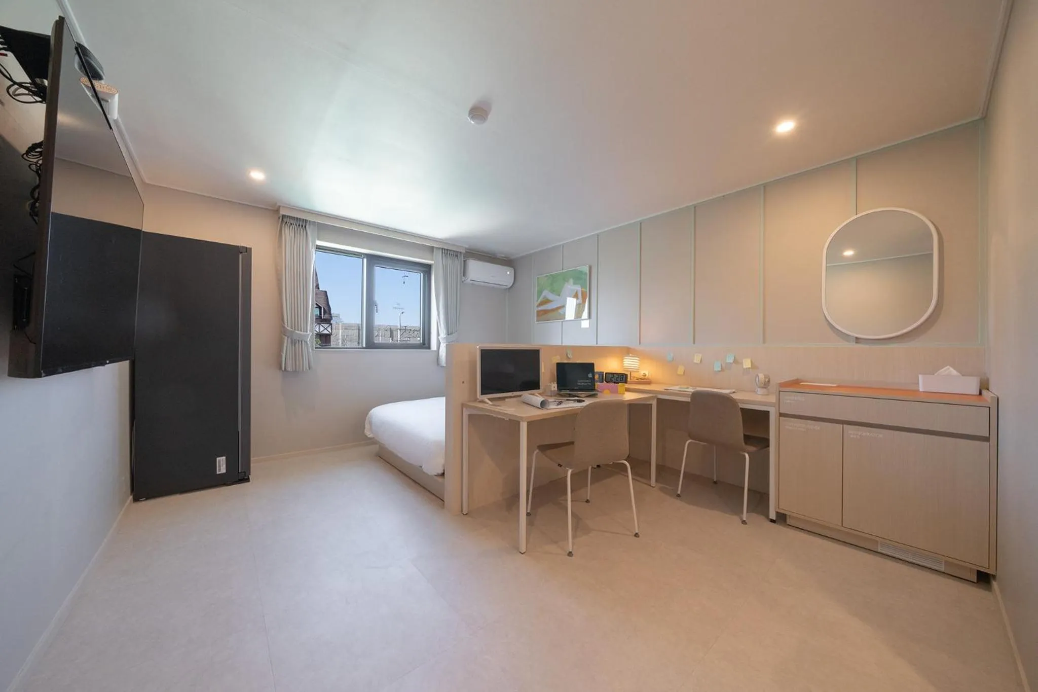 Photo of the whole room in Workers Hotel Ansan by Aank