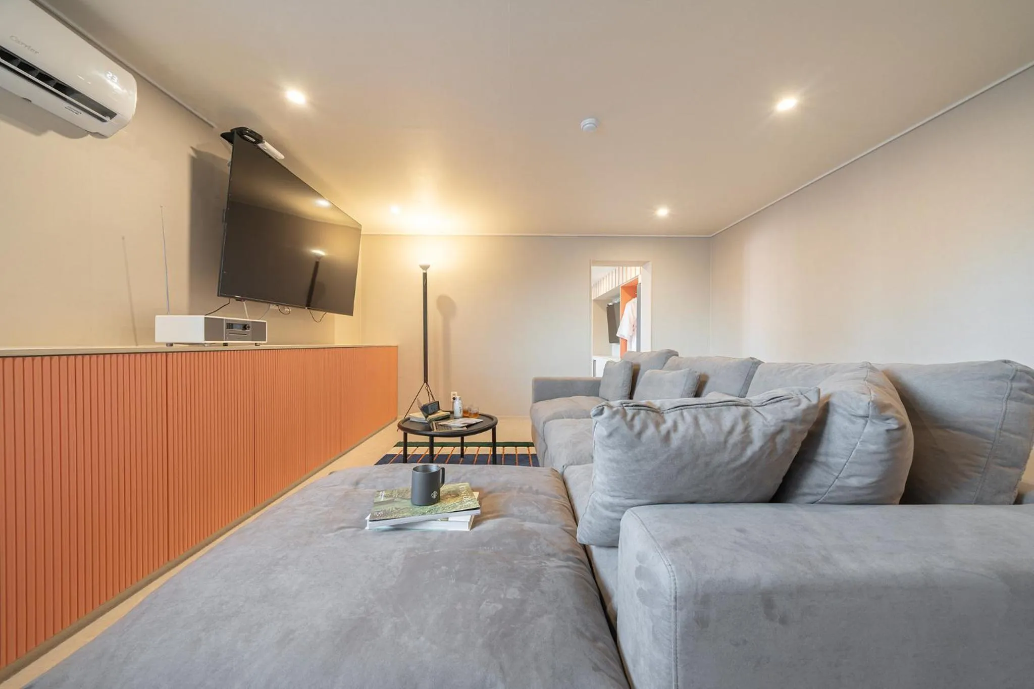 TV and multimedia in Workers Hotel Ansan by Aank