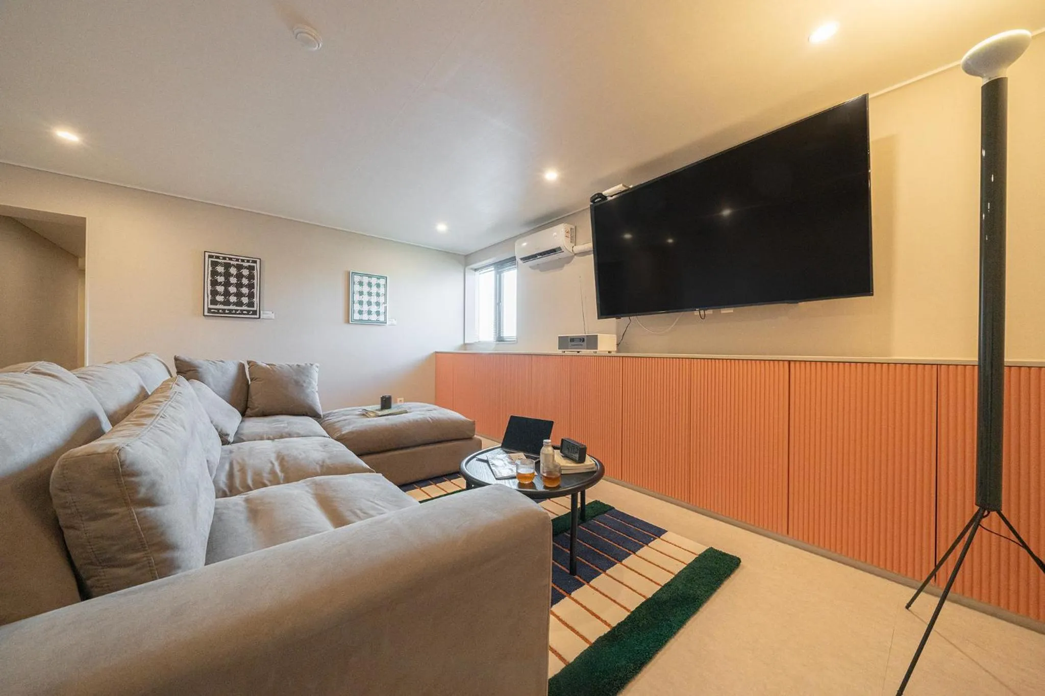 Communal lounge/ TV room in Workers Hotel Ansan by Aank