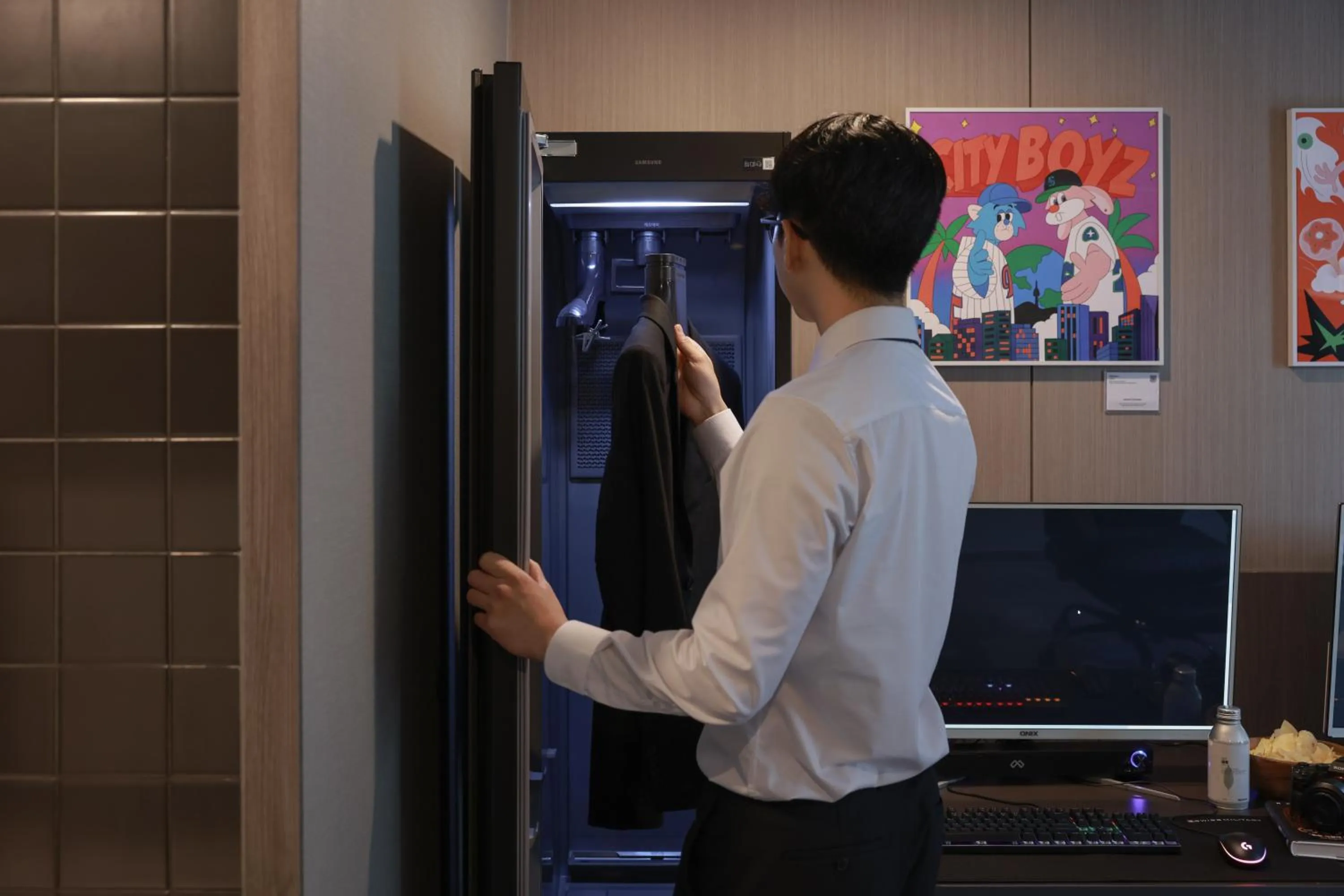 People in Workers Hotel Ansan by Aank