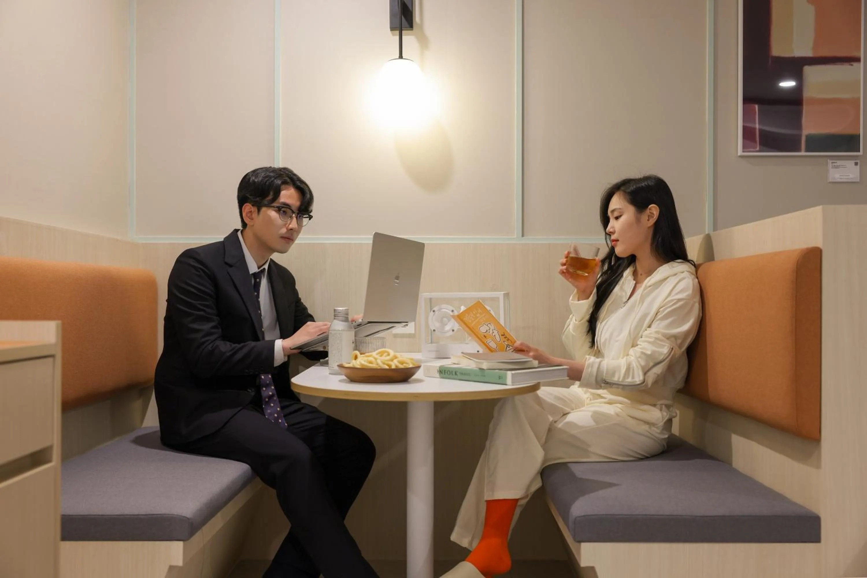 Seating area in Workers Hotel Ansan by Aank