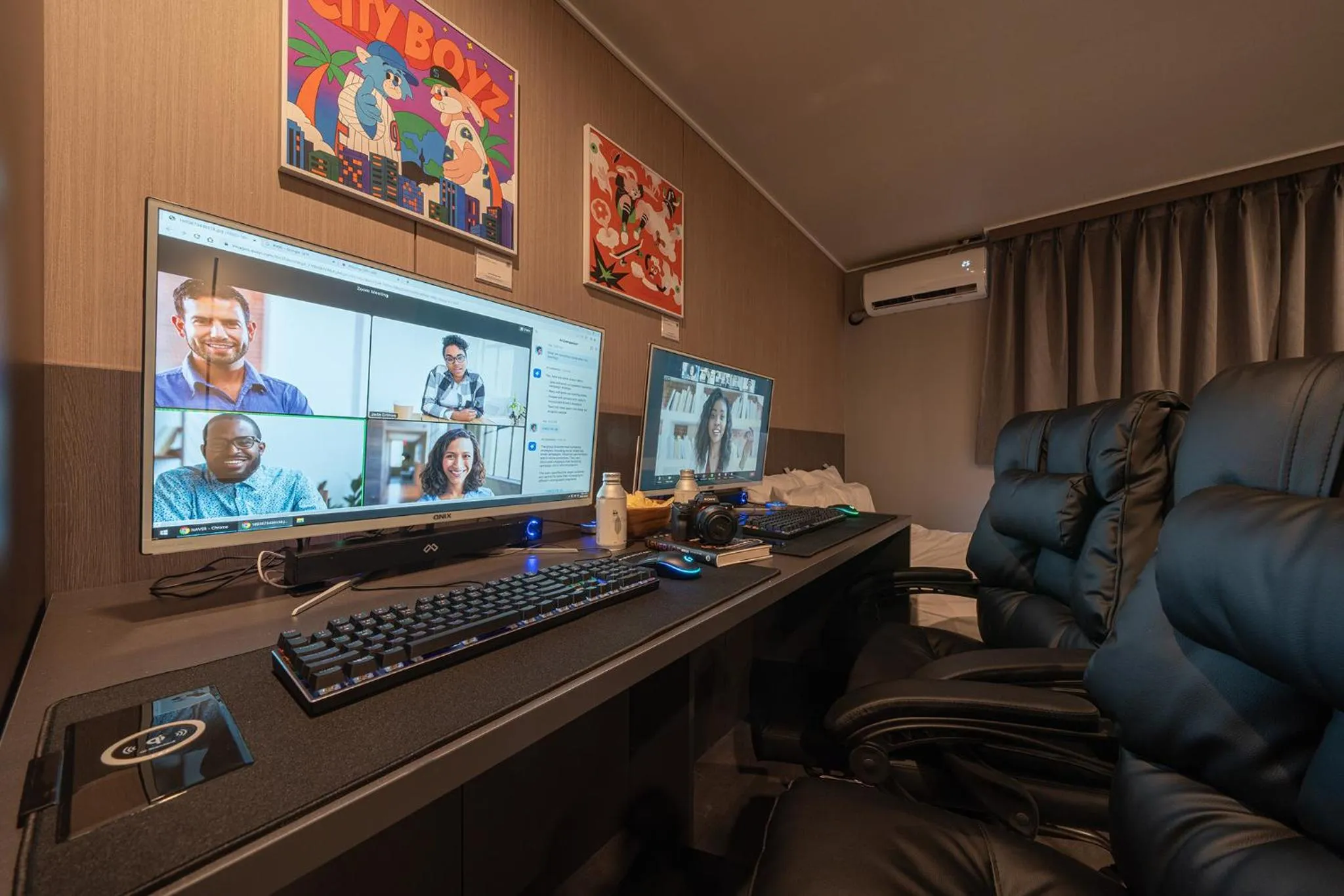 Seating area in Workers Hotel Ansan by Aank