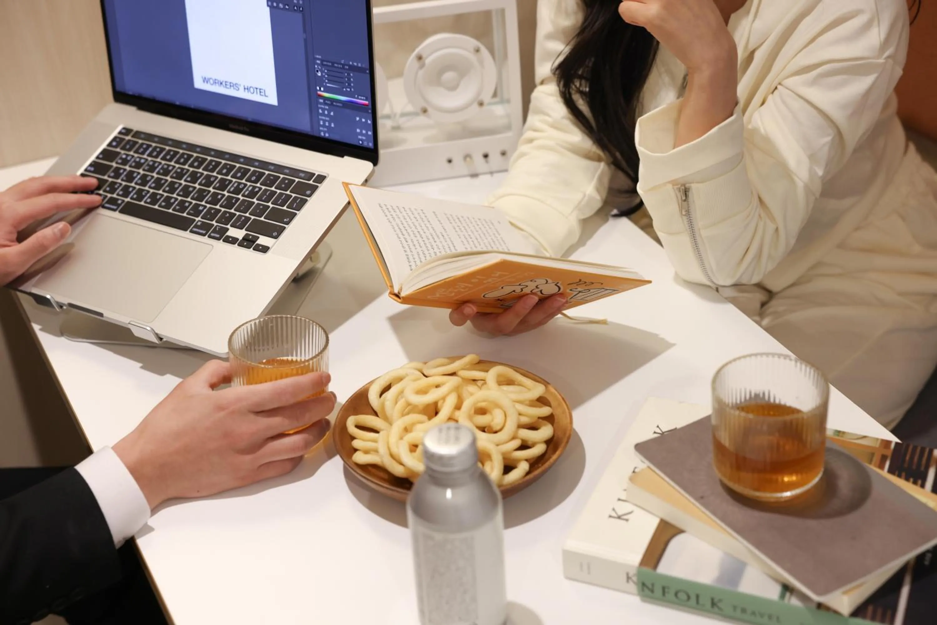 Food and drinks in Workers Hotel Ansan by Aank