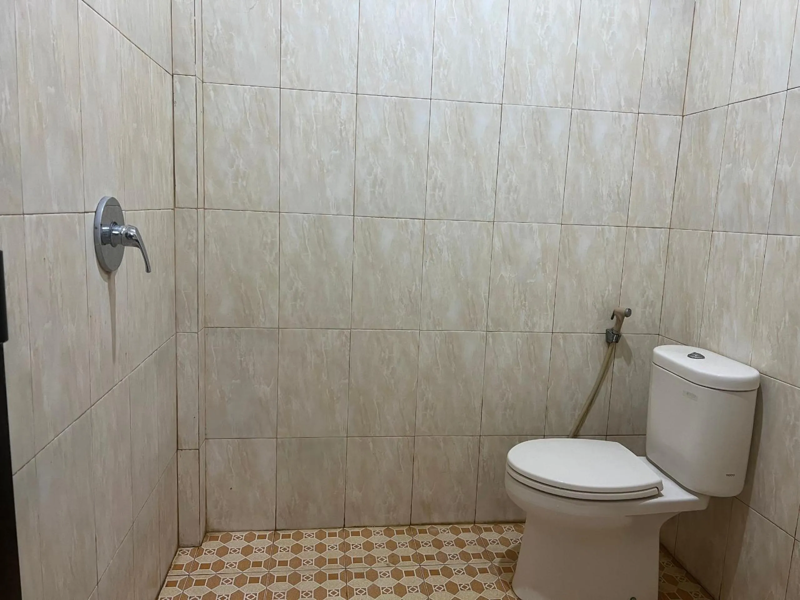 Bathroom in Hotel O Wisma Aliyah Near Sidrap
