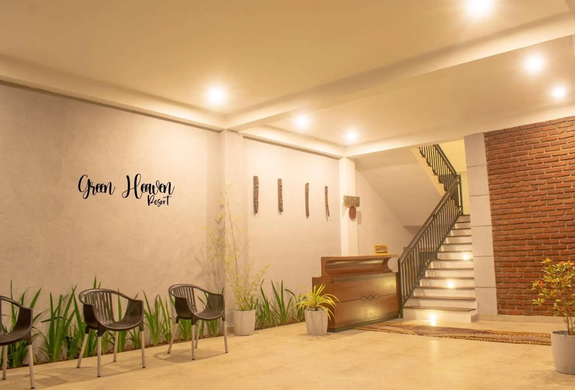 Text overlay in Green Heaven Resort Kandy