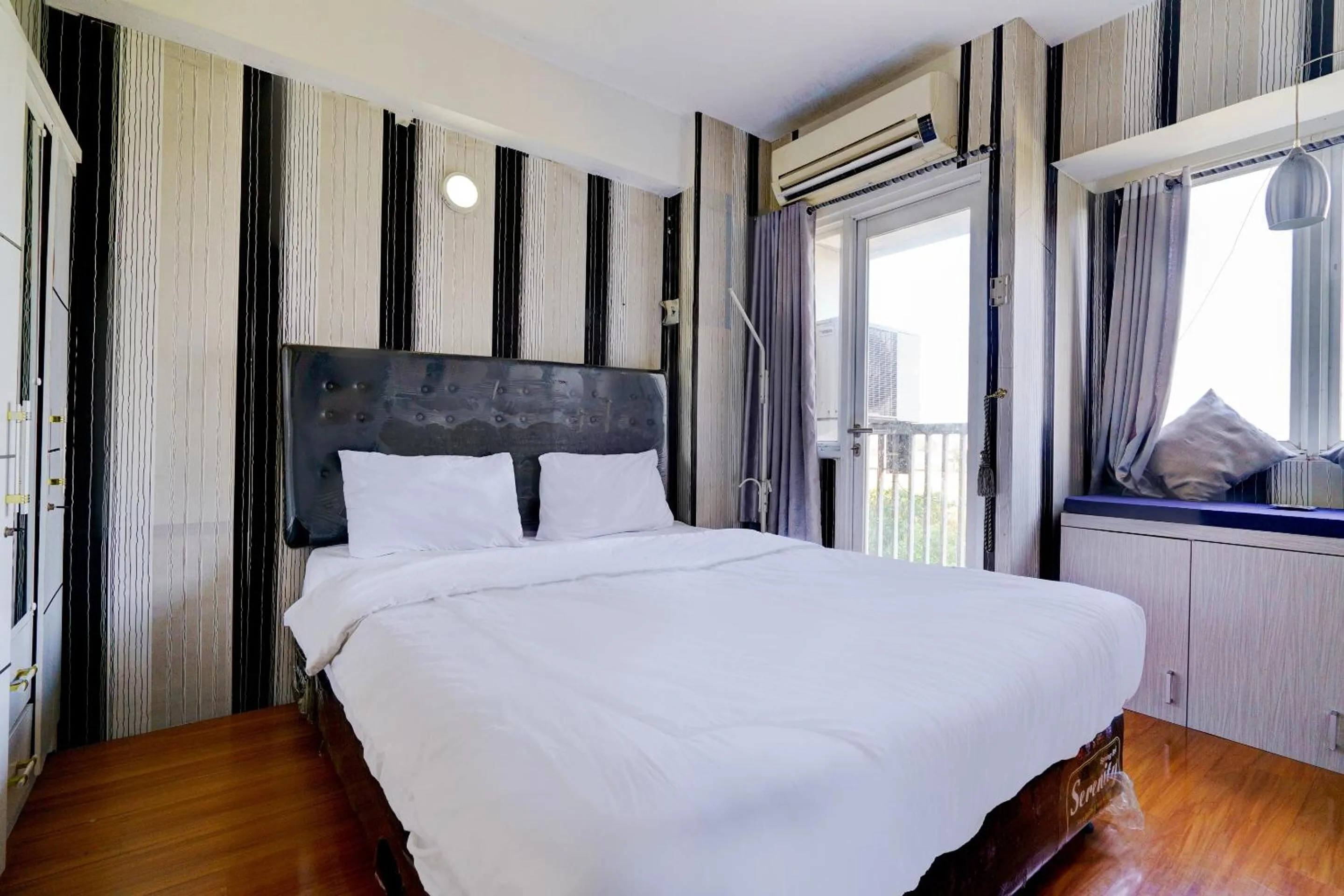 Bedroom, Bed in OYO Life 92874 Apartement Grand Sentraland Karawang By Red Dragon